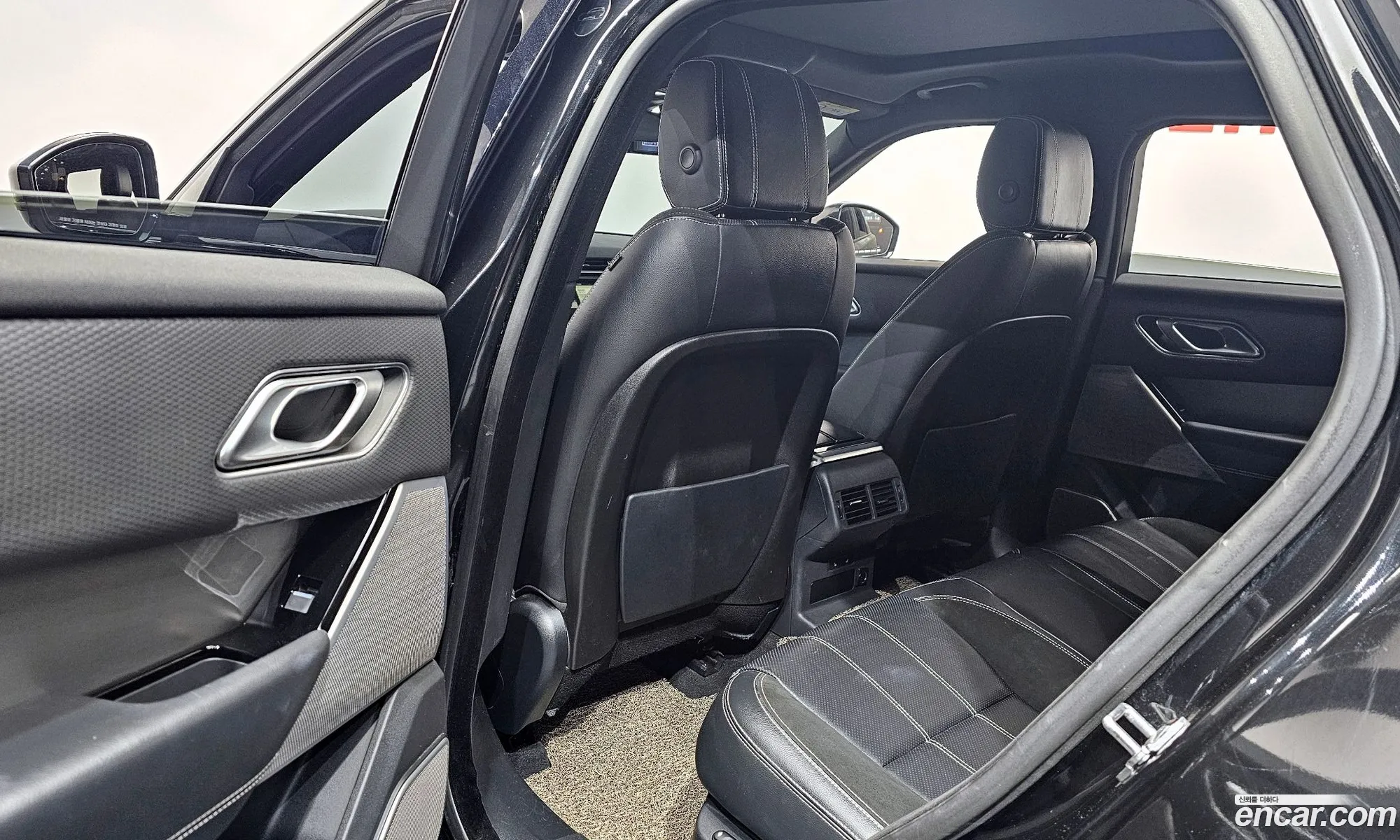 Land Rover Range Rover Velar 2017 — 19