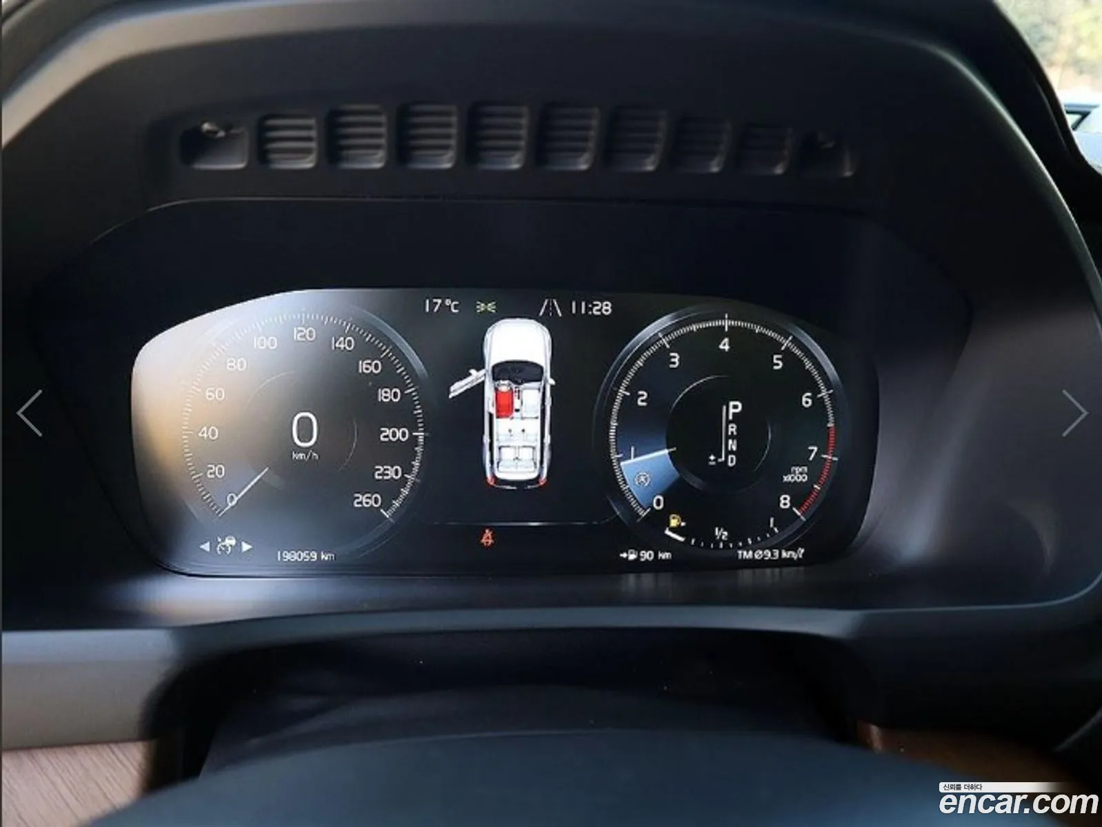 Volvo XC90 2018 — 12