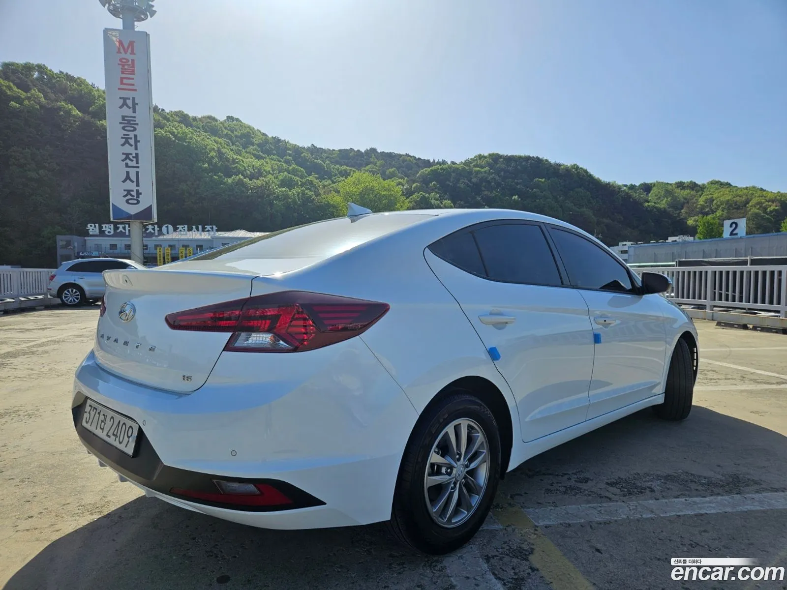 Hyundai Elantra AD 2020 — 12