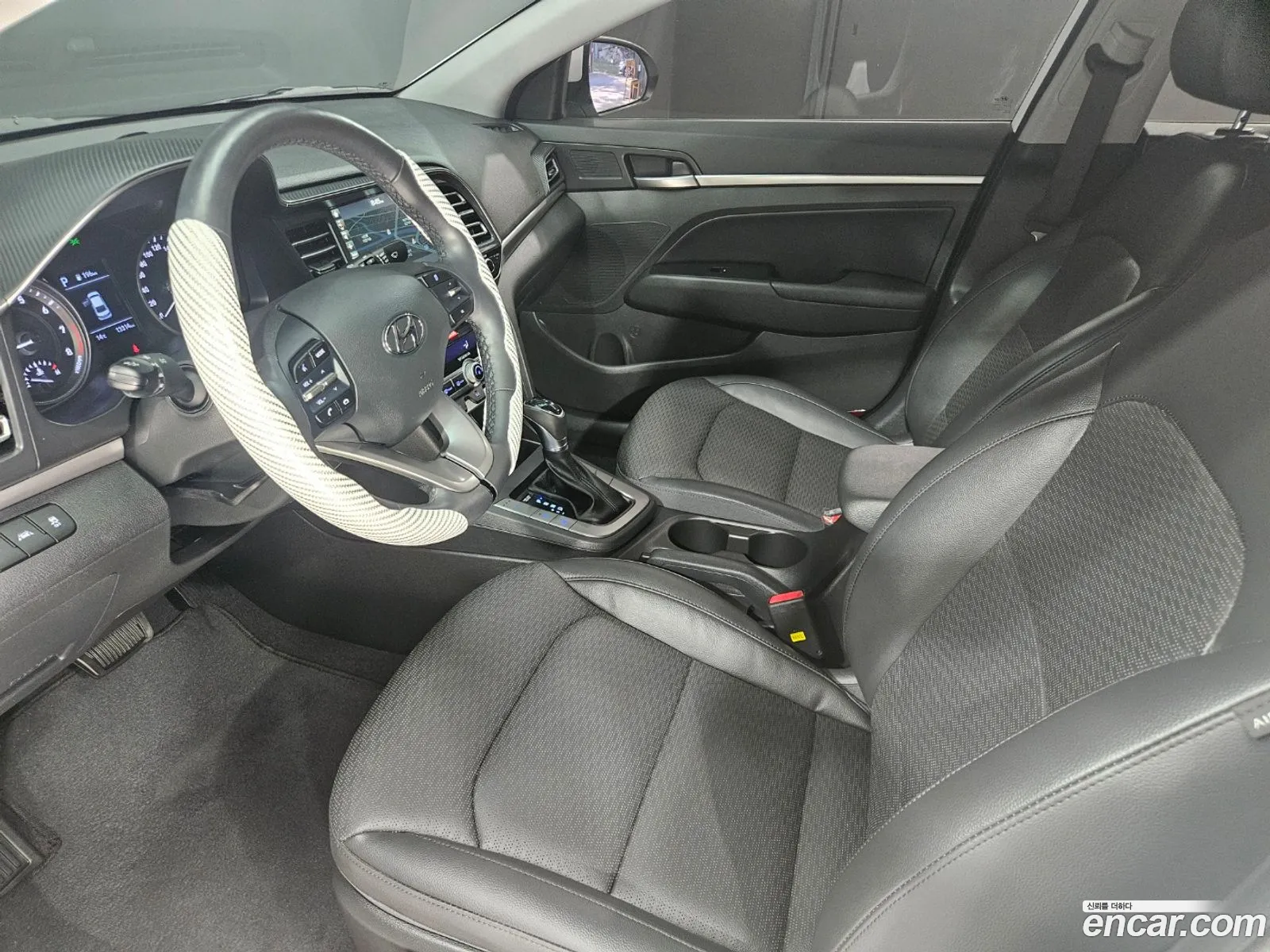 Hyundai Elantra AD 2020 — 10