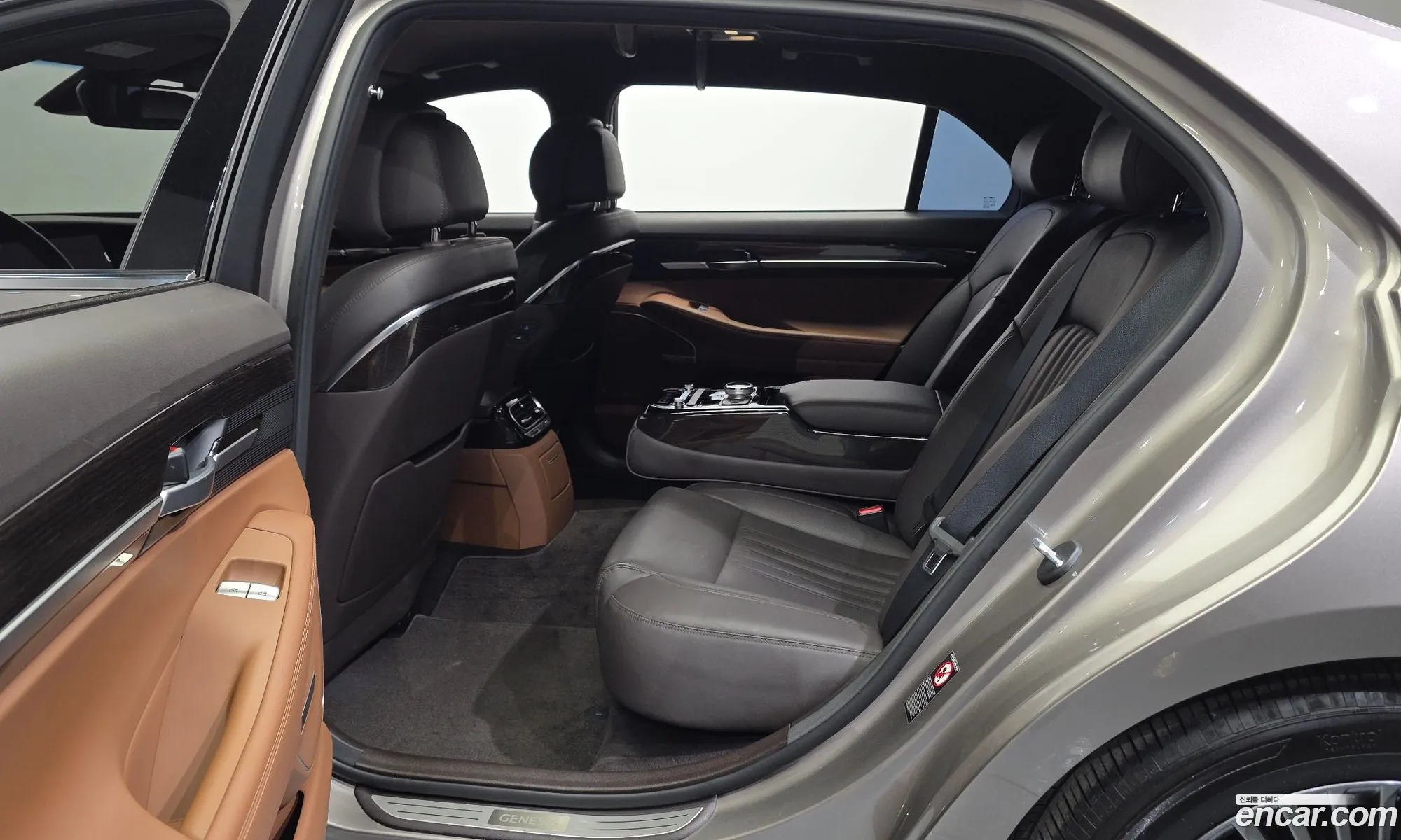Genesis G90 2019 — 18