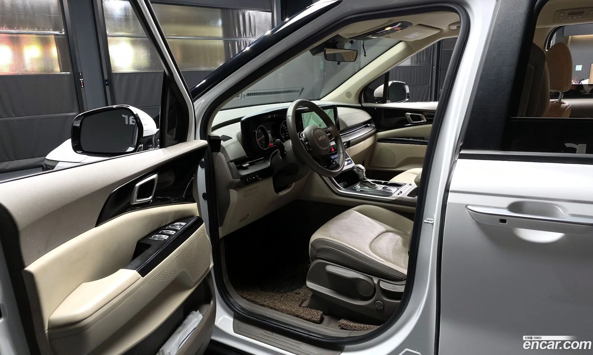 Kia Carnival 2023 — 24