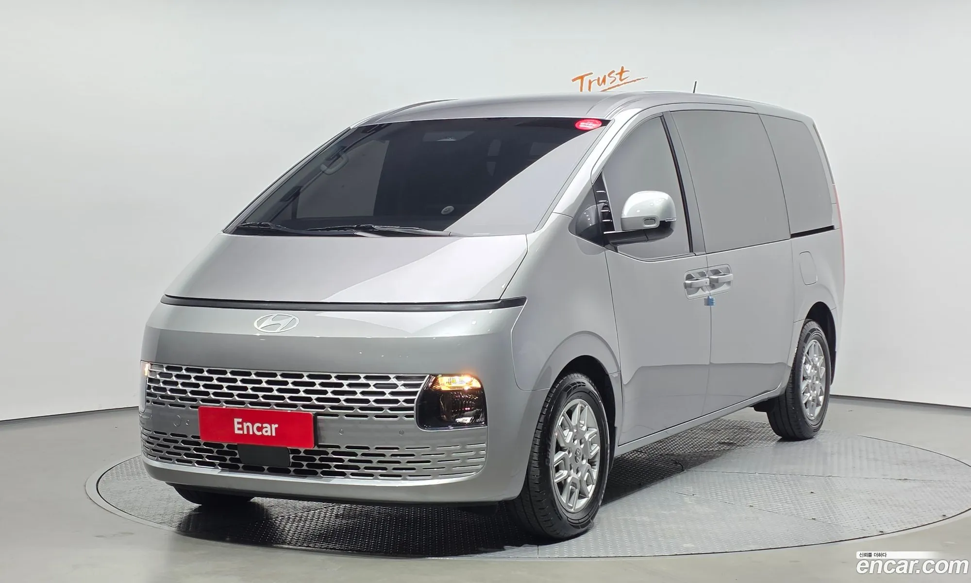 Hyundai Staria 2025 — 3