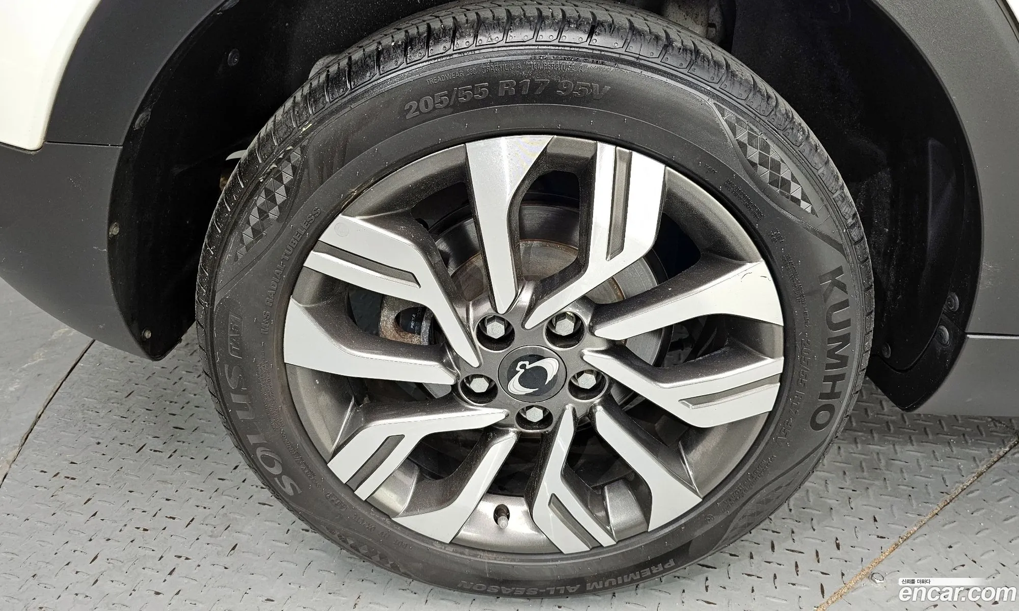 KG Mobility (SsangYong) Tivoli Armour 2018 — 21