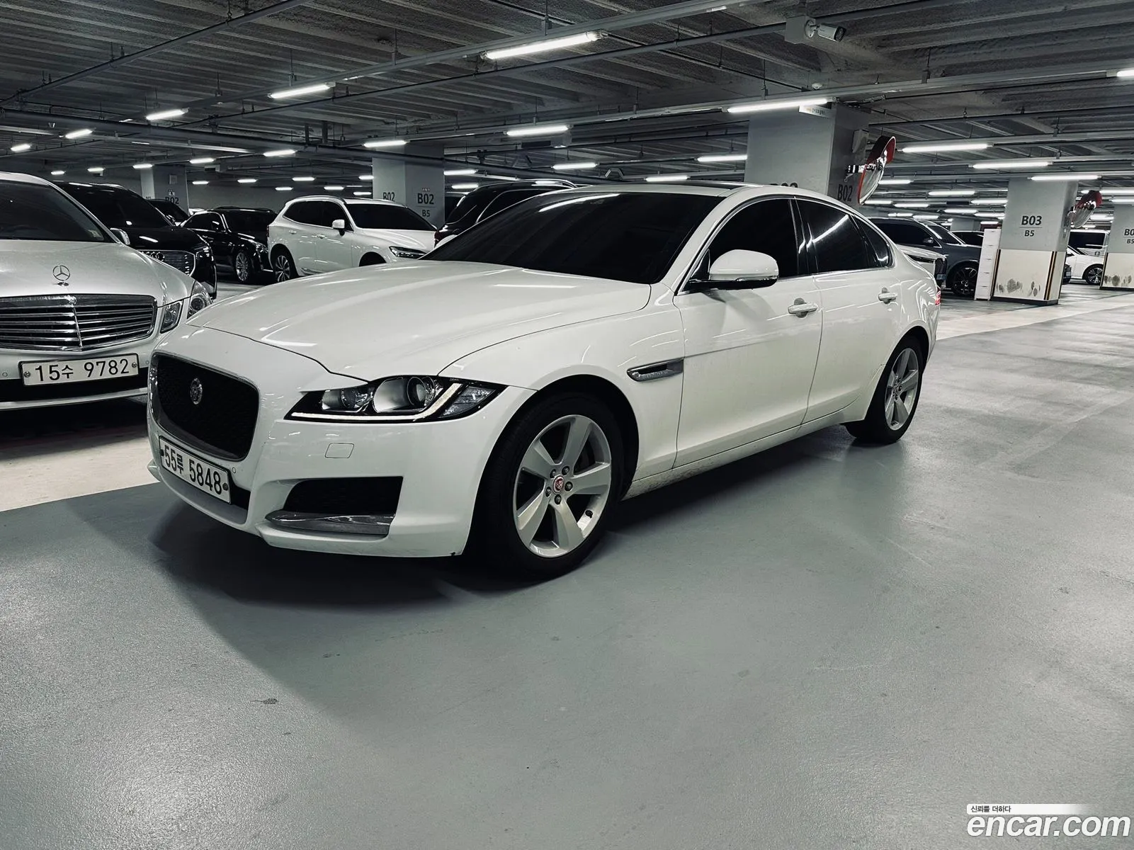 Jaguar XF 2018 — 12