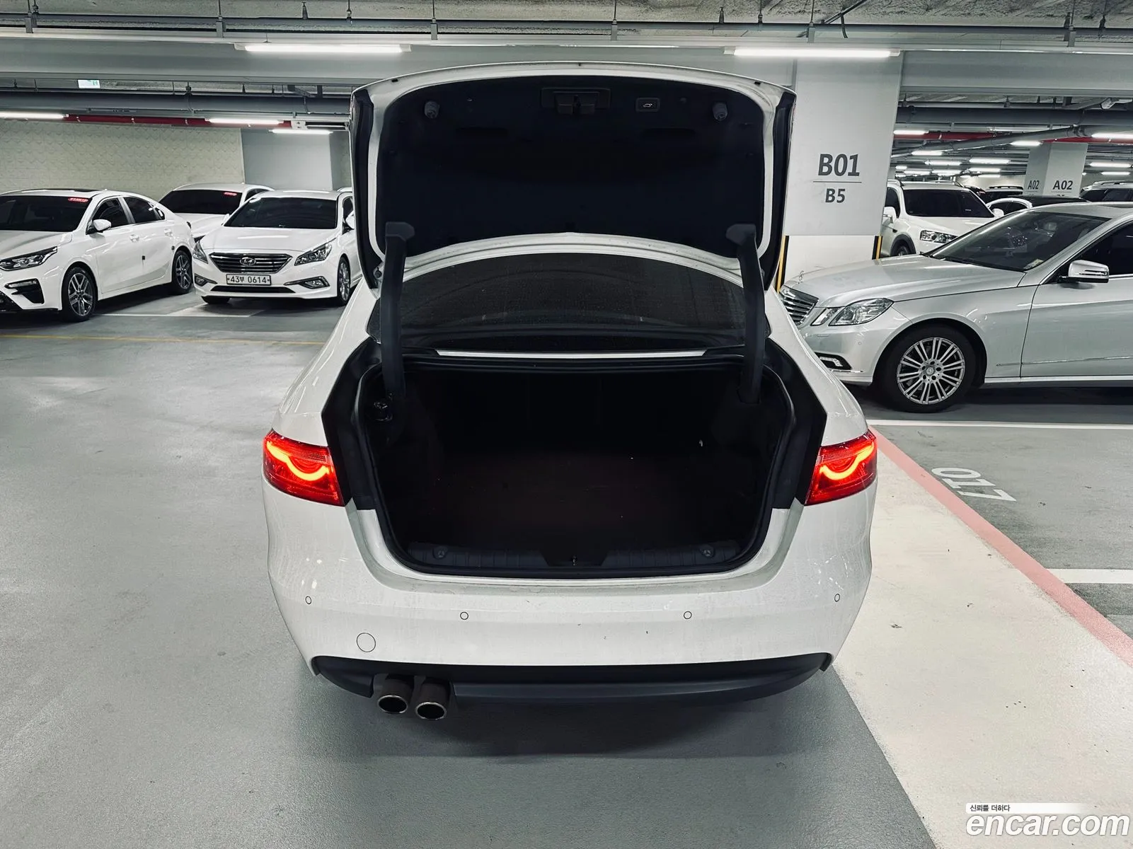 Jaguar XF 2018 — 14