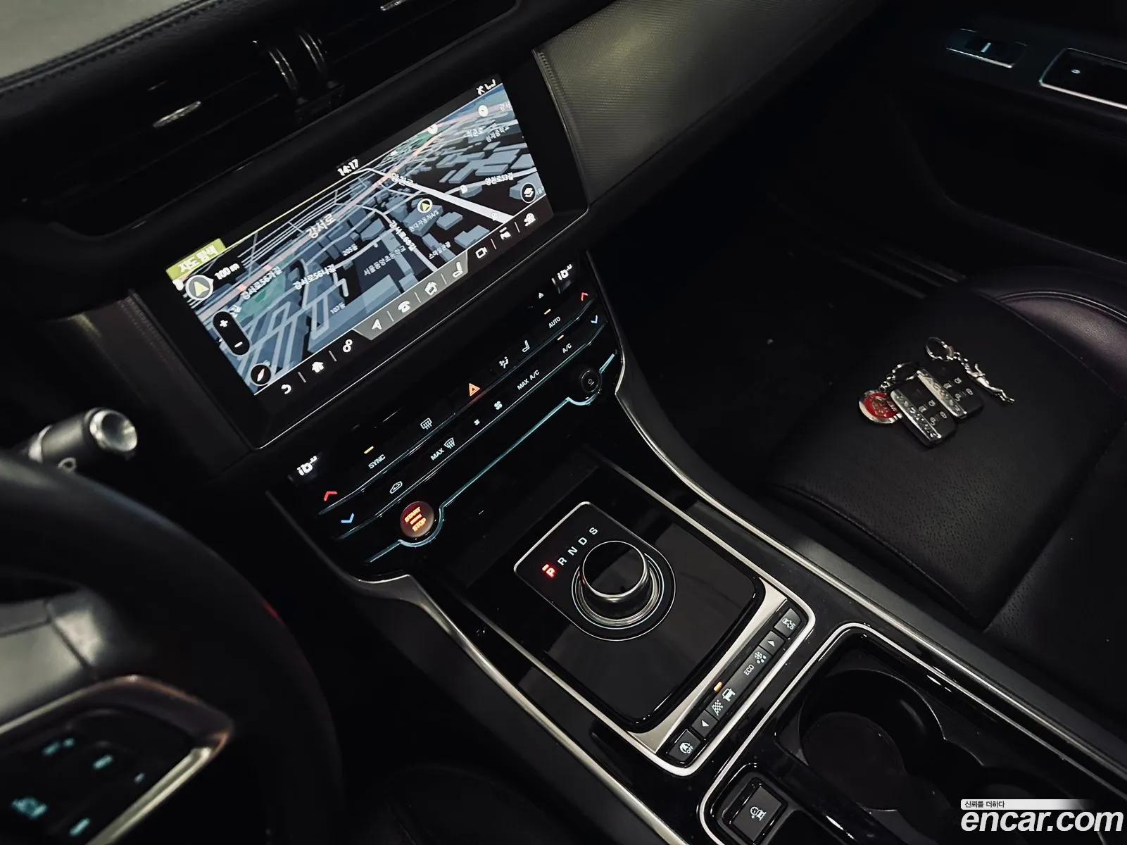 Jaguar XF 2018 — 19