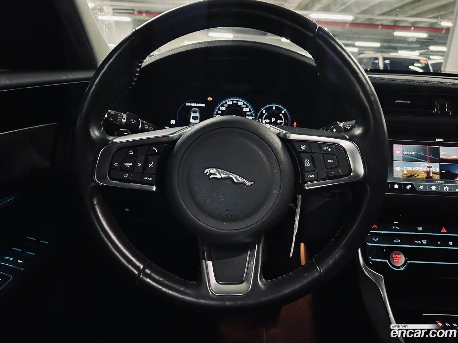 Jaguar XF 2018 — 9