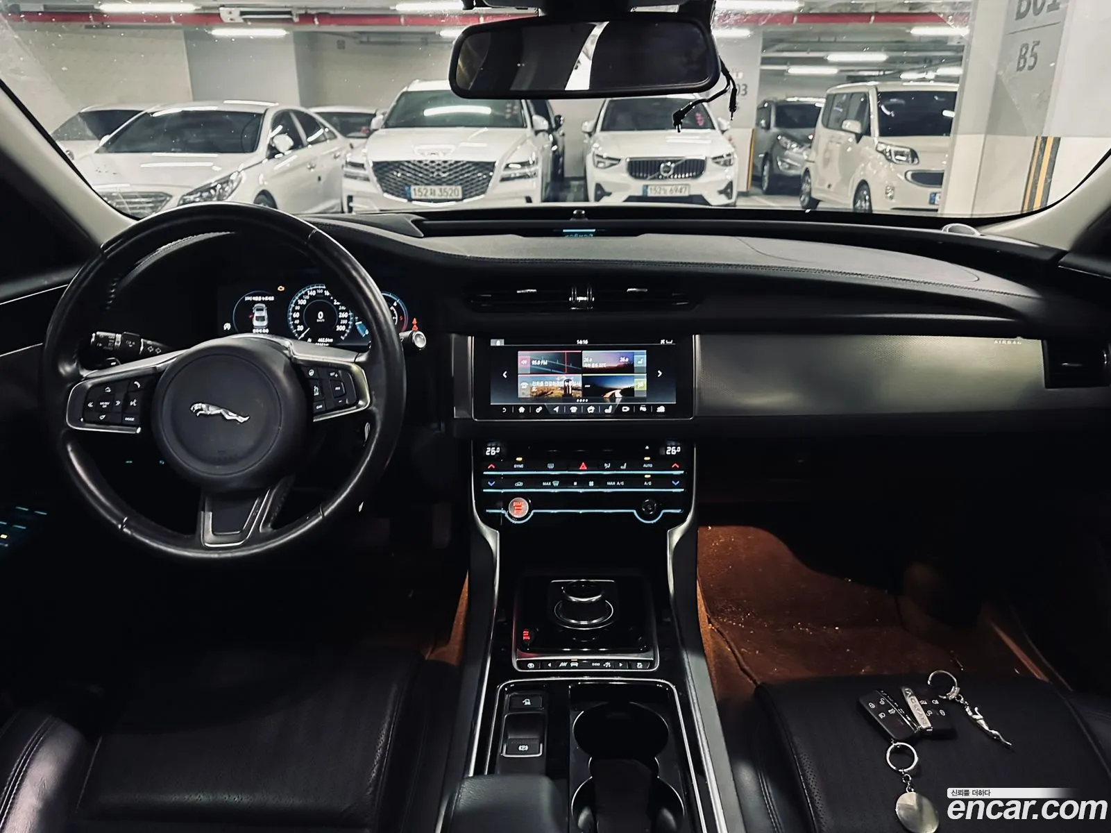 Jaguar XF 2018 — 11
