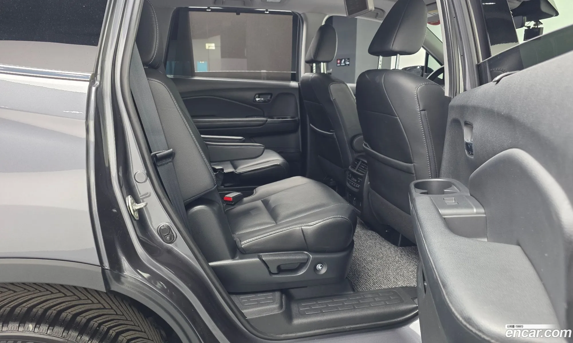 Honda Pilot 2019 5FNYF6800KB201320 — 30