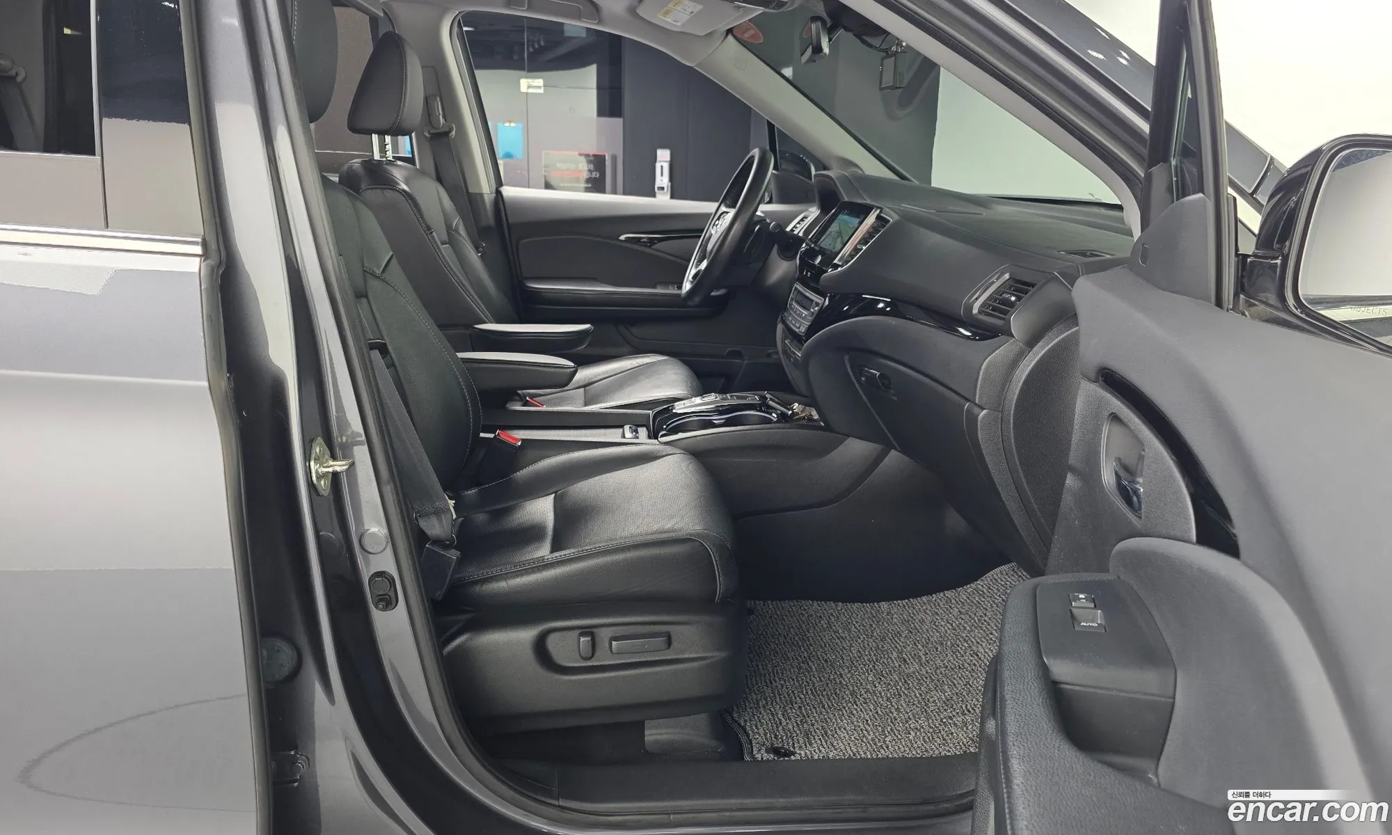 Honda Pilot 2019 5FNYF6800KB201320 — 12