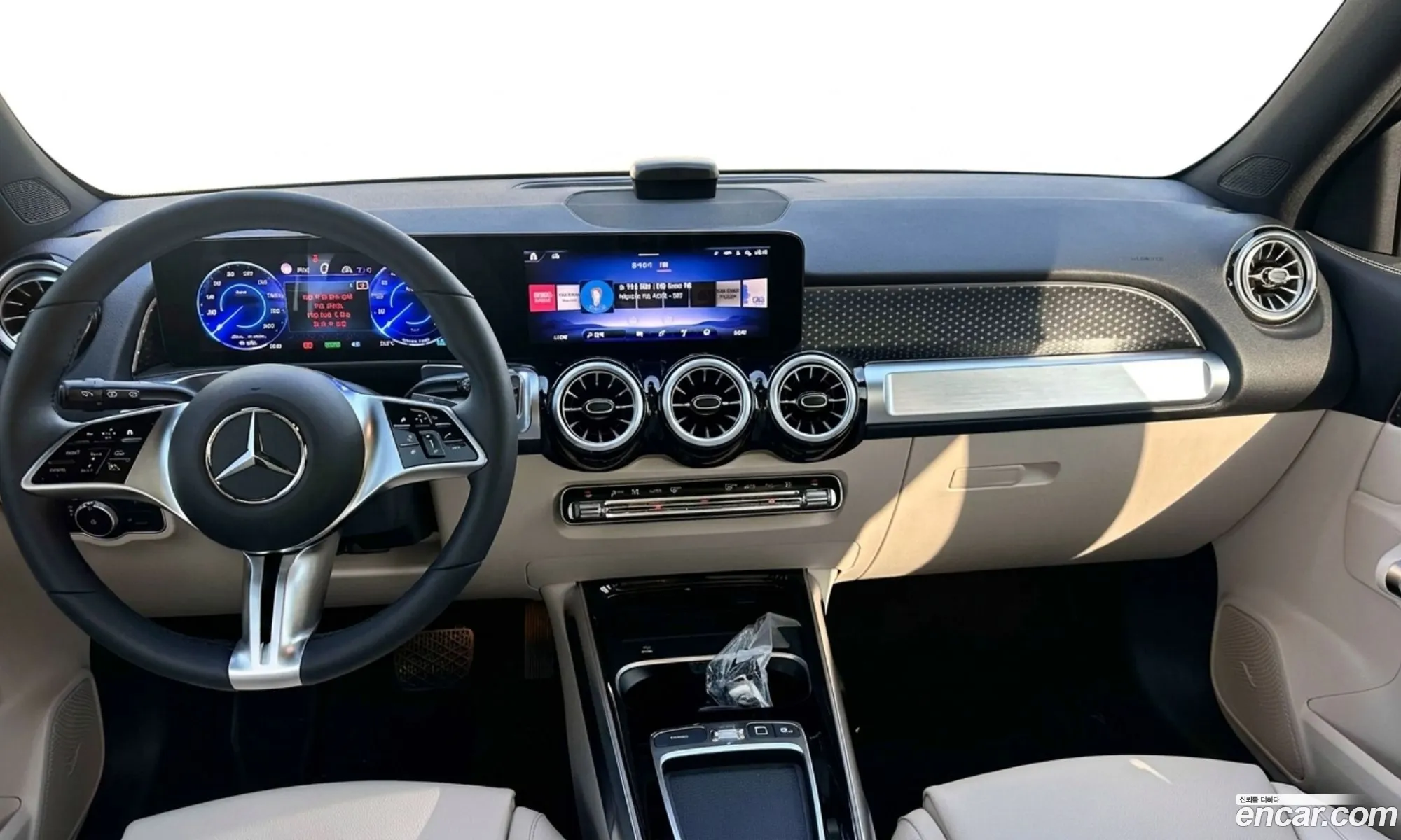 Mercedes-Benz EQB X243 2025 — 10