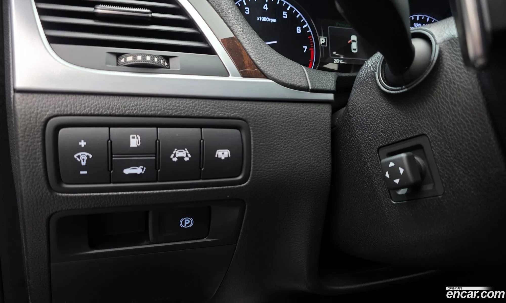 Hyundai Genesis DH 2016 — 18