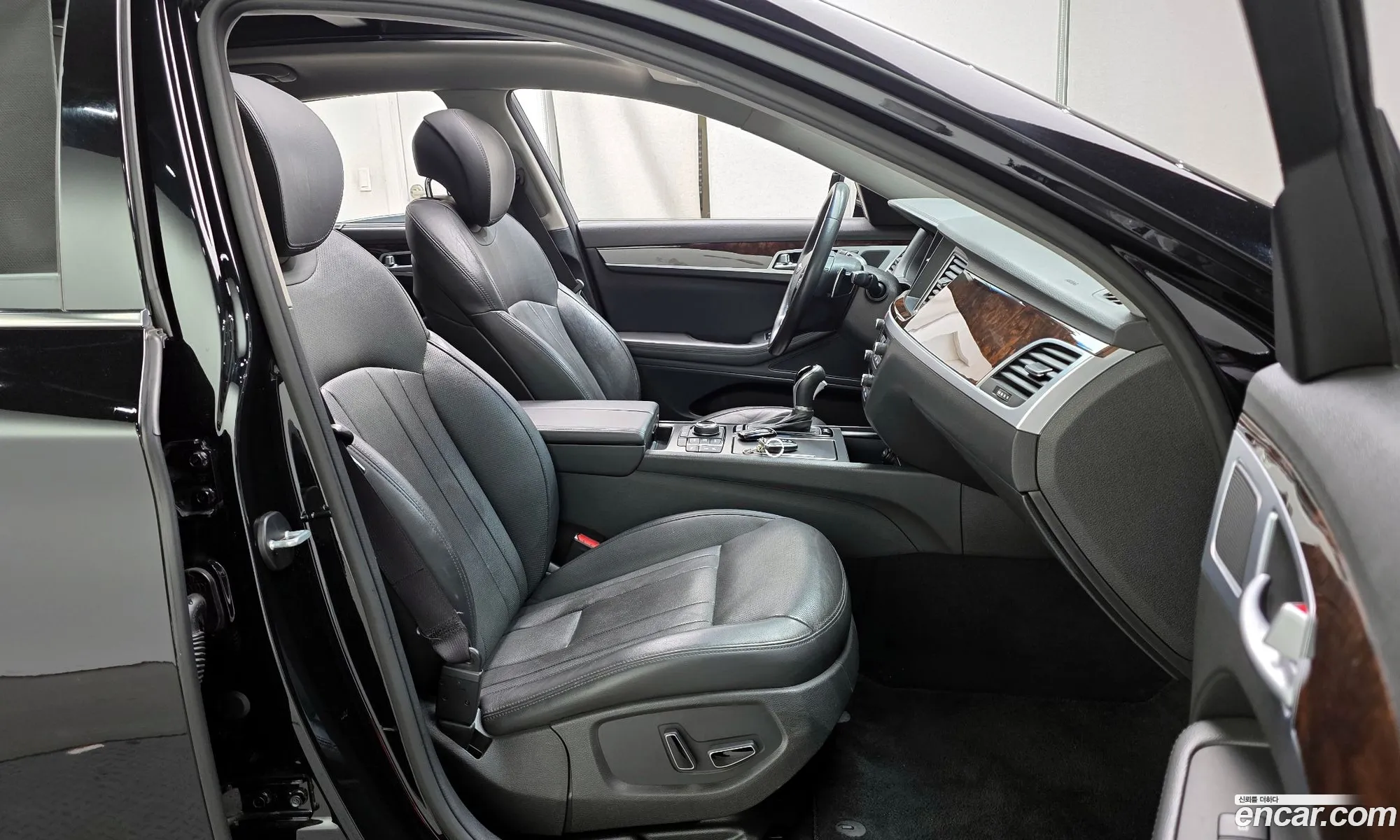 Hyundai Genesis DH 2016 — 5