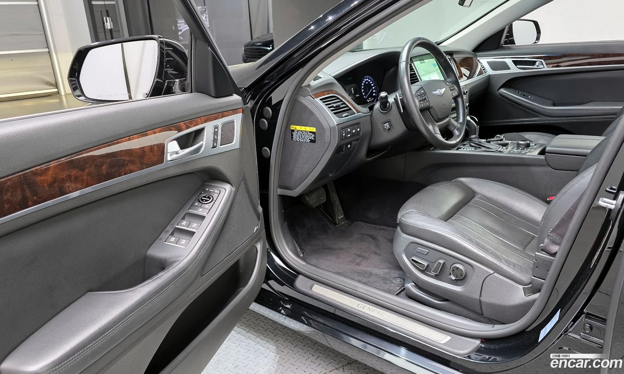 Hyundai Genesis DH 2016 — 25