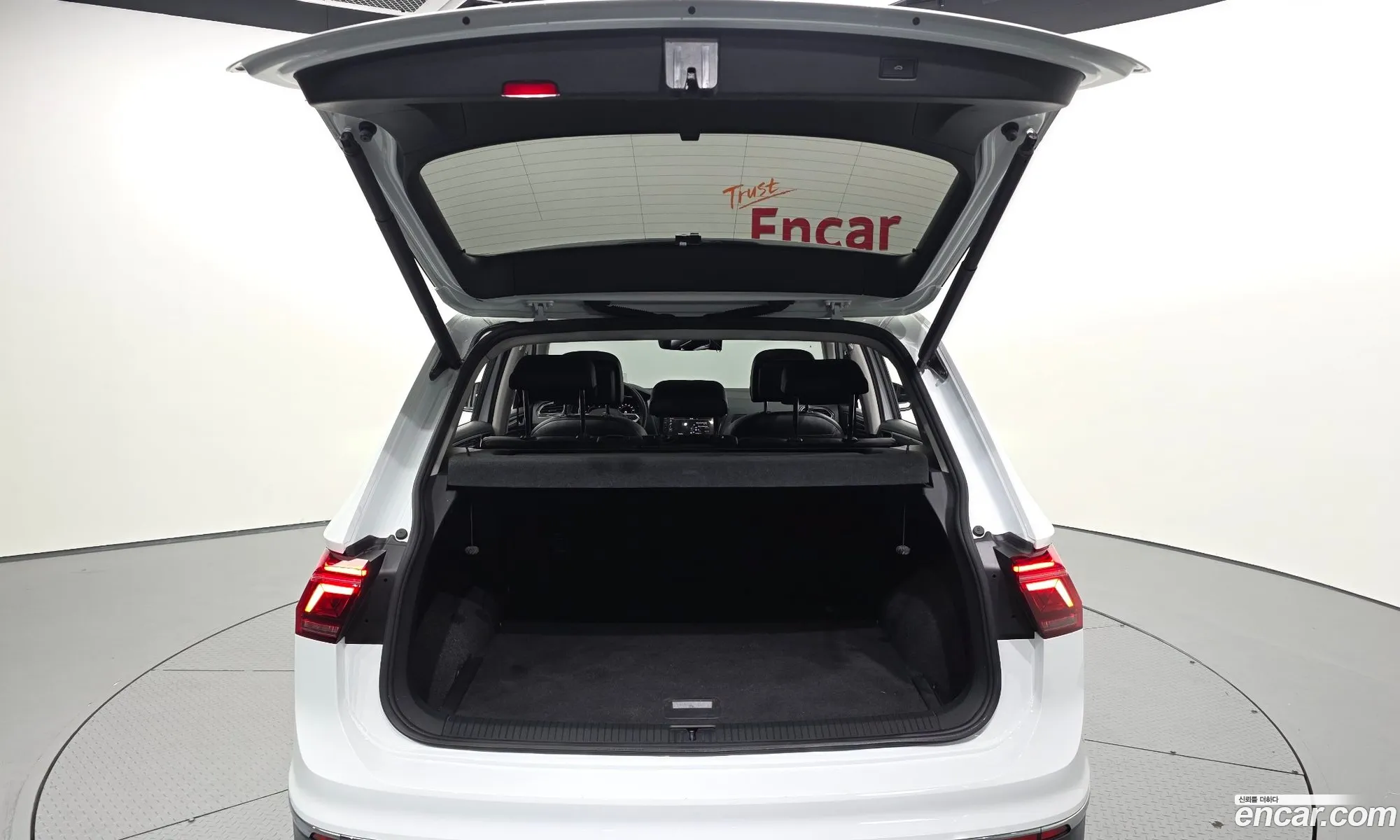 Volkswagen Tiguan 2021 — 10