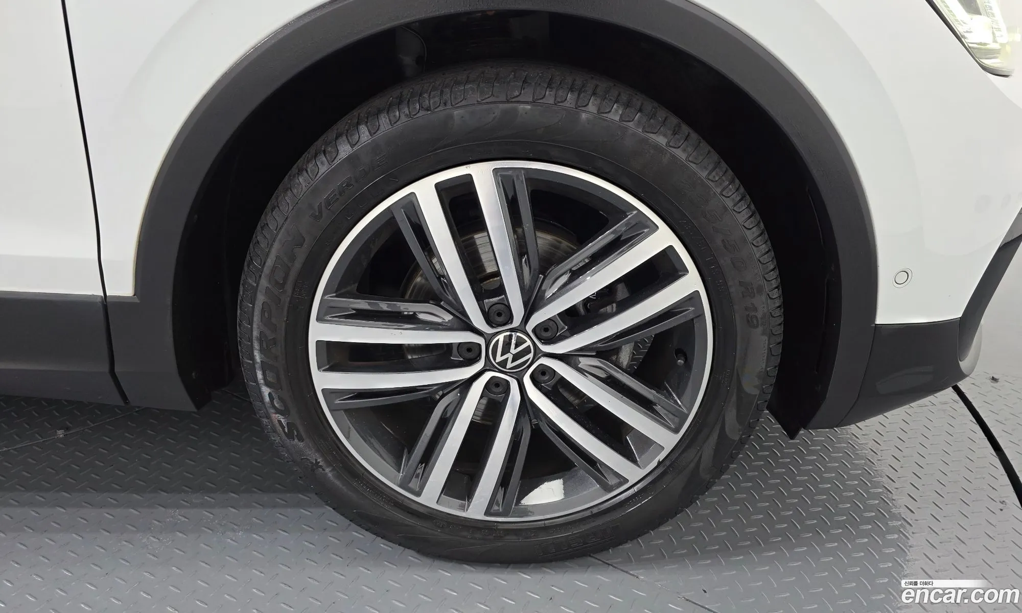 Volkswagen Tiguan 2021 — 19