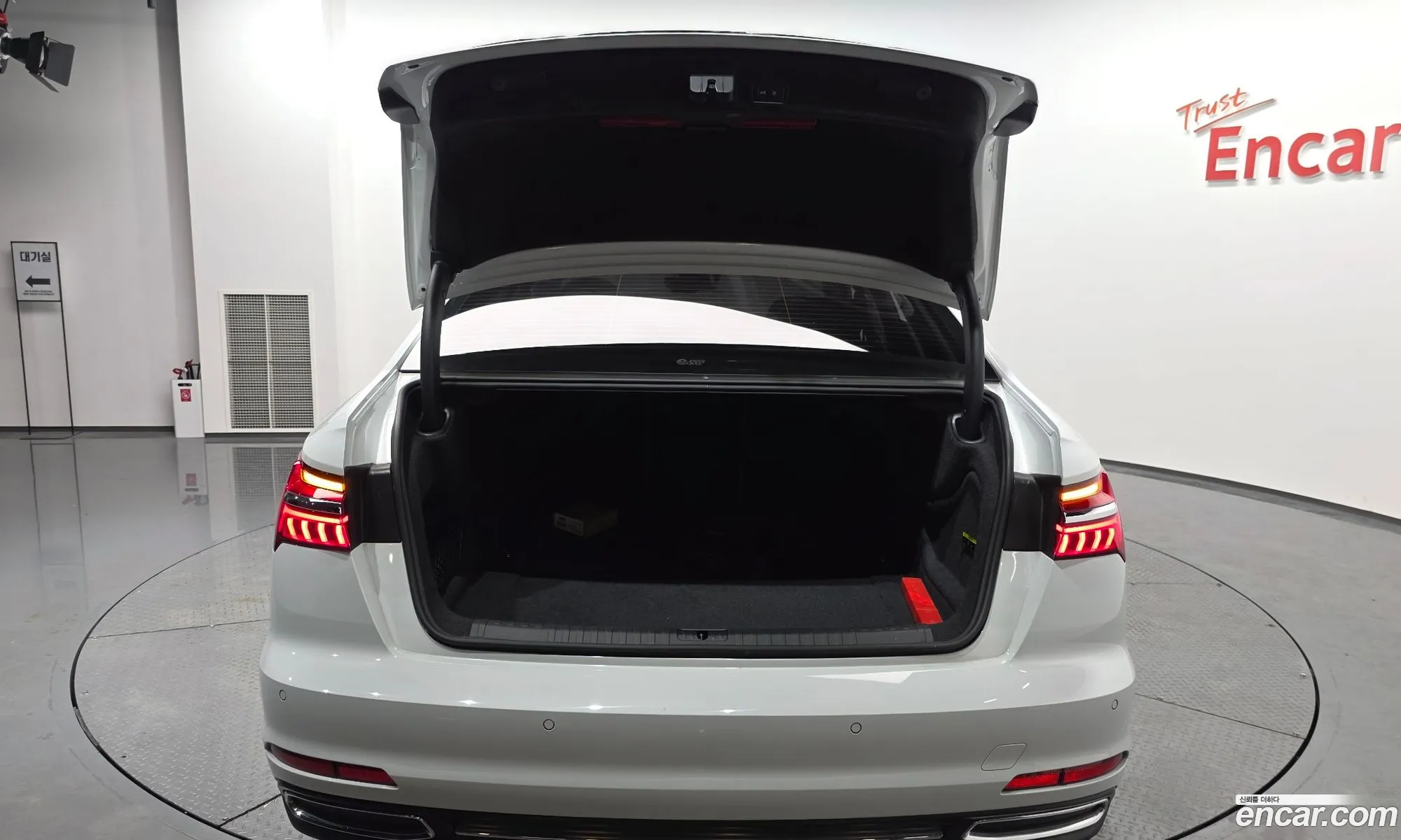 Audi A6 2022 WAUZZZF29PN007999 — 8