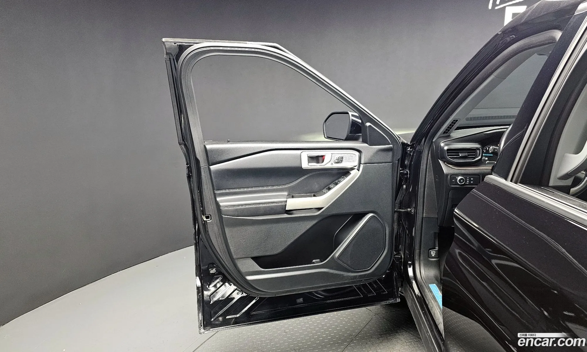 Ford Explorer 6th Gen 2020 1FMSK8FH4LGC71147 — 25