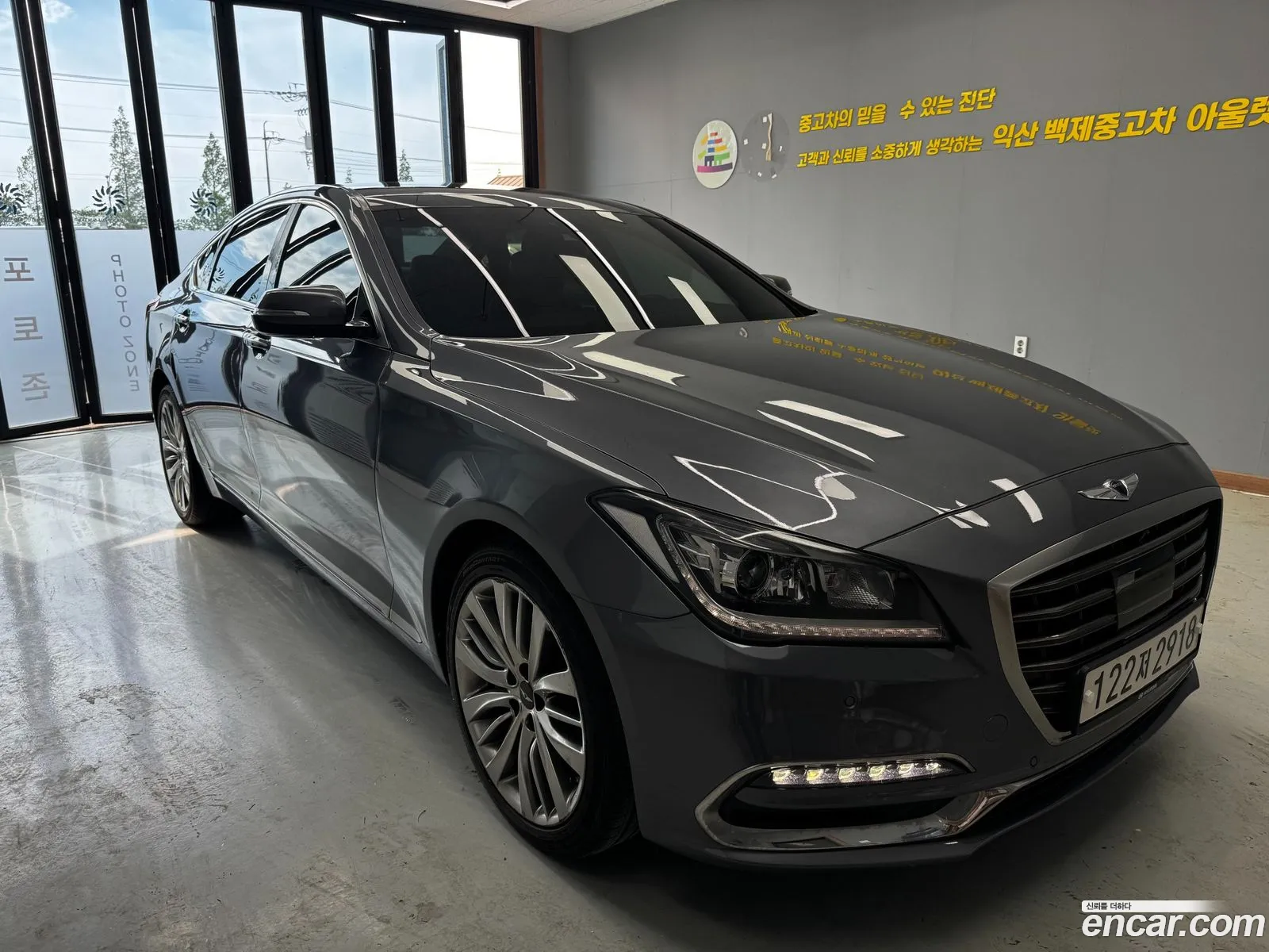 Hyundai Genesis DH 2016 — 18