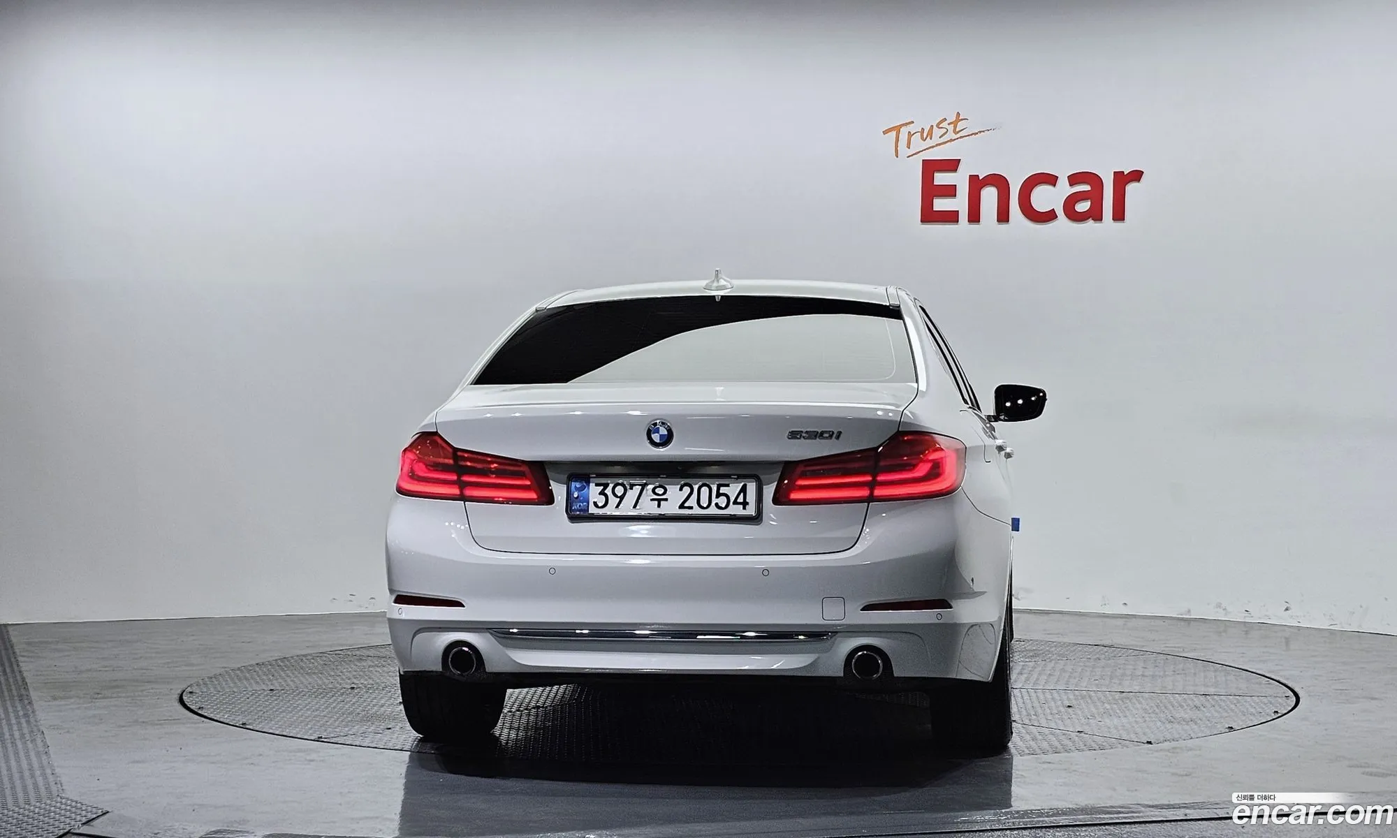 BMW 5 Series 2018 WBAJD3107JWC98554 — 18