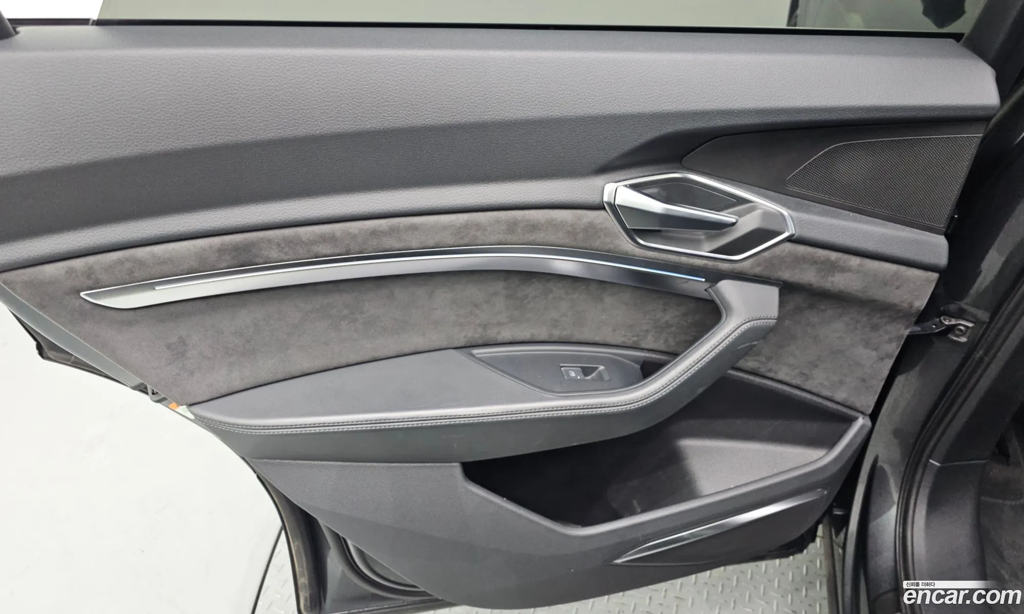 Audi e-tron 2021 WAUZZZGE5MB038656 — 6