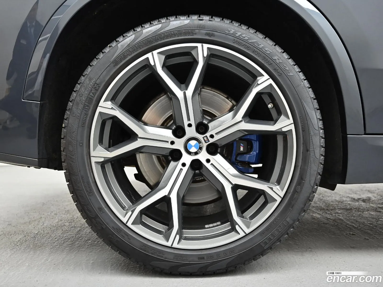 BMW X5 2021 — 7