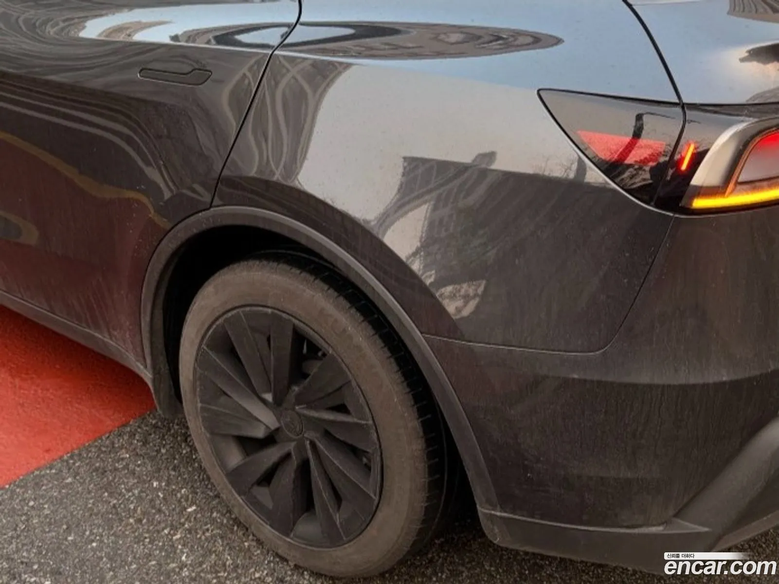 Tesla Model Y 2025 — 6