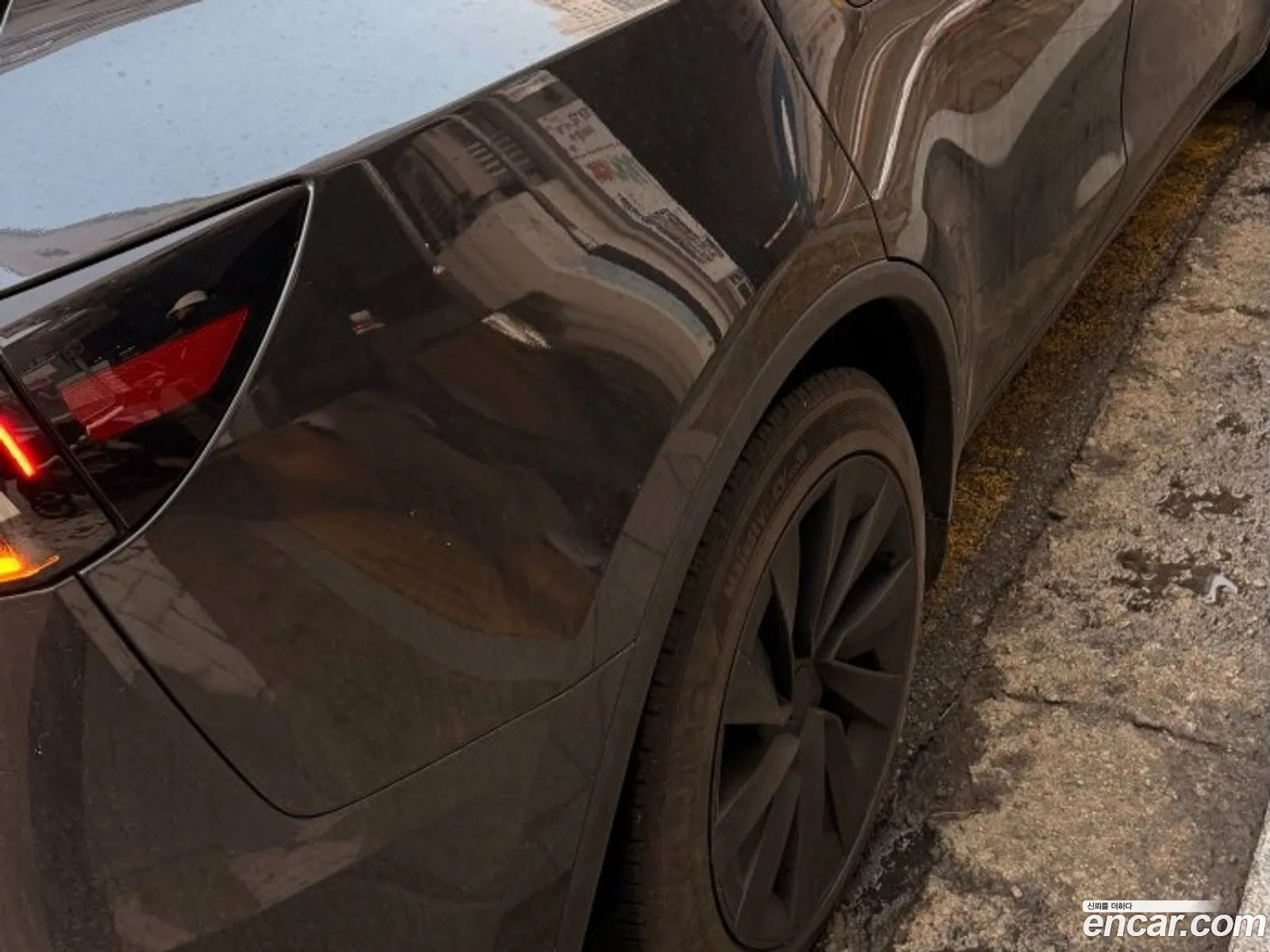 Tesla Model Y 2025 — 2