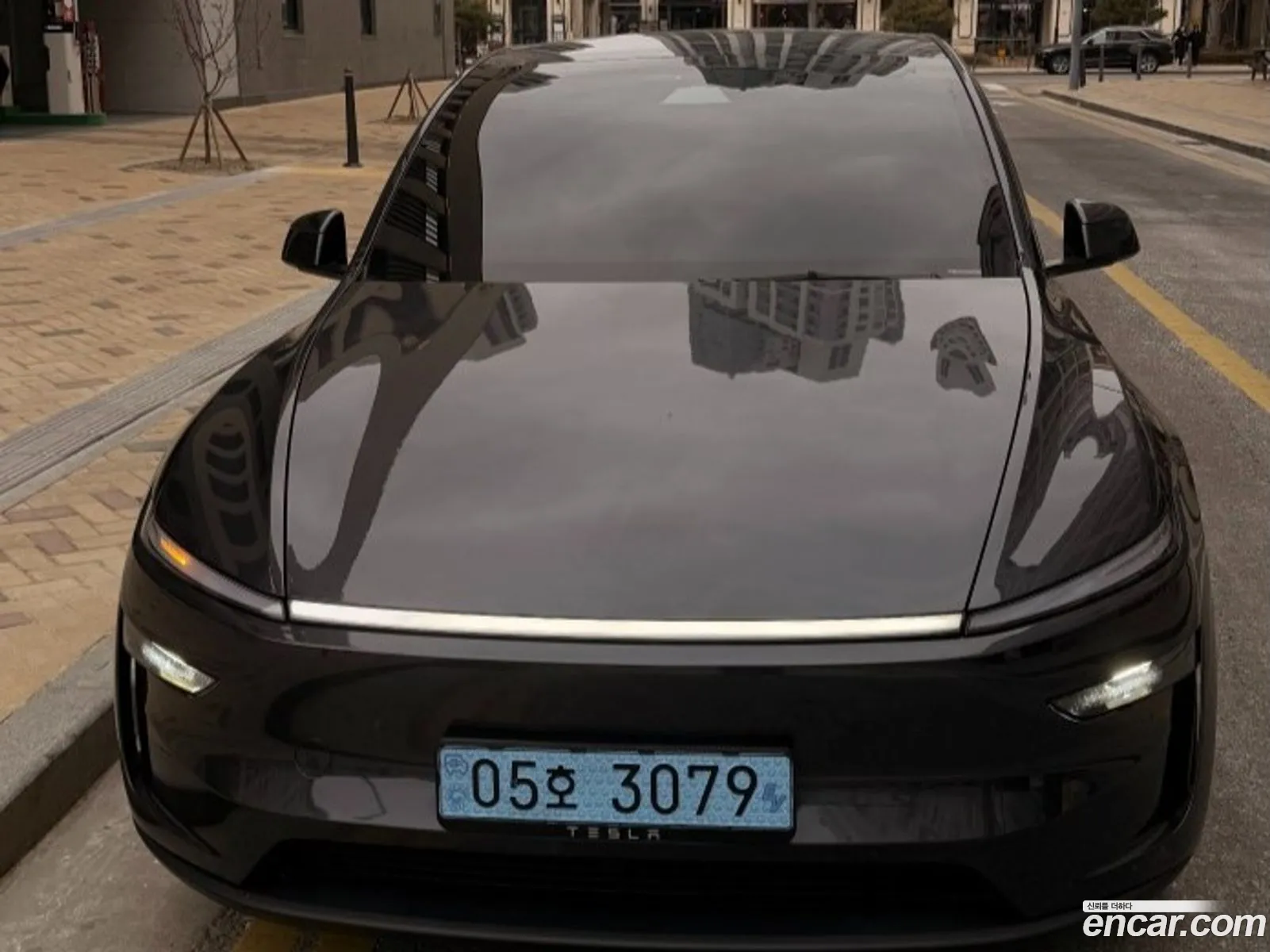 Tesla Model Y 2025 — 8