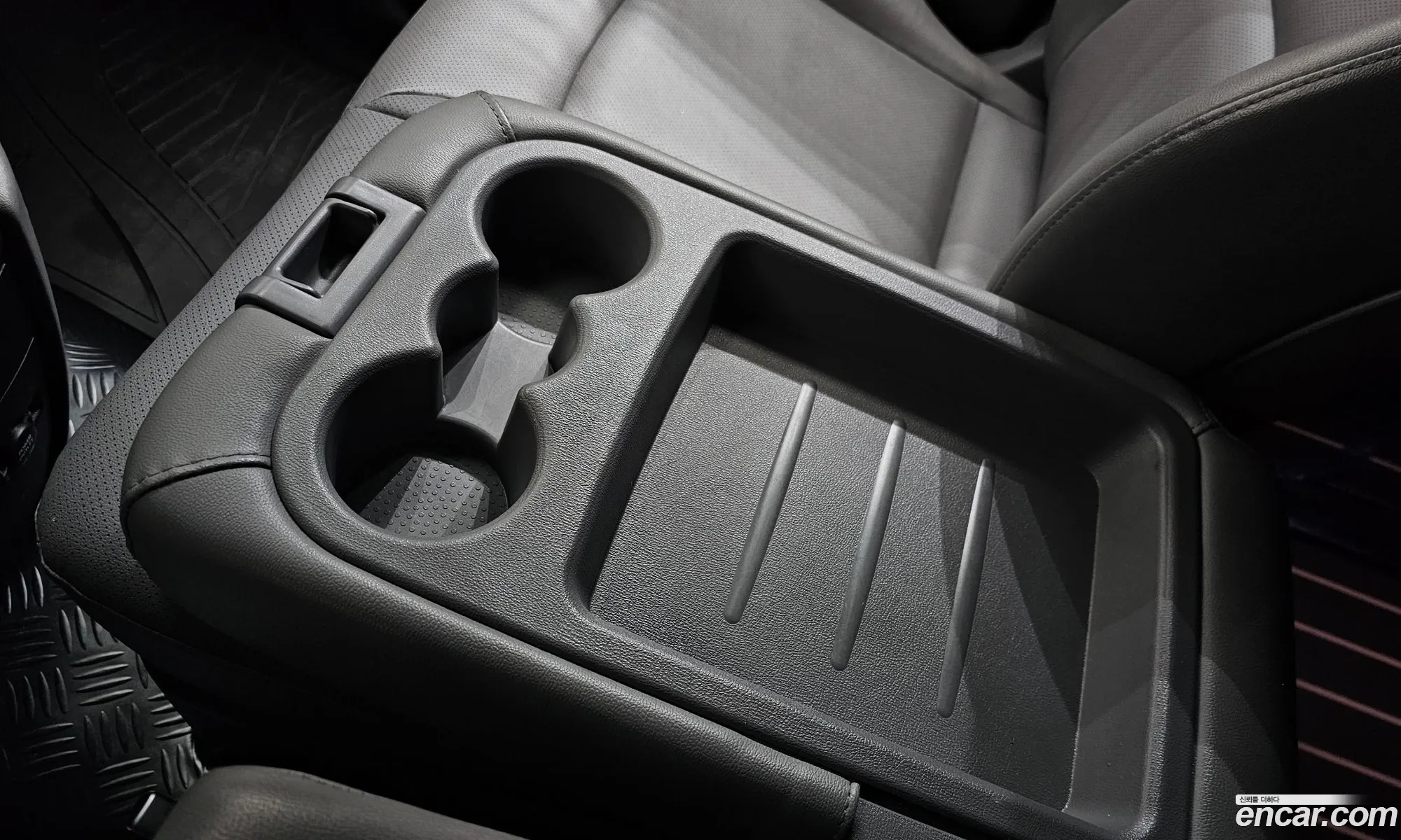 Hyundai Grand Starex 2018 — 28
