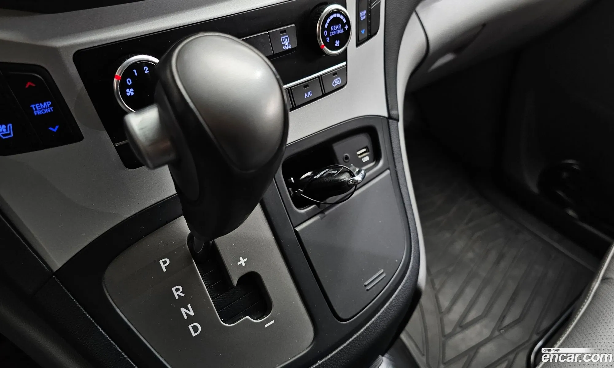 Hyundai Grand Starex 2018 — 22