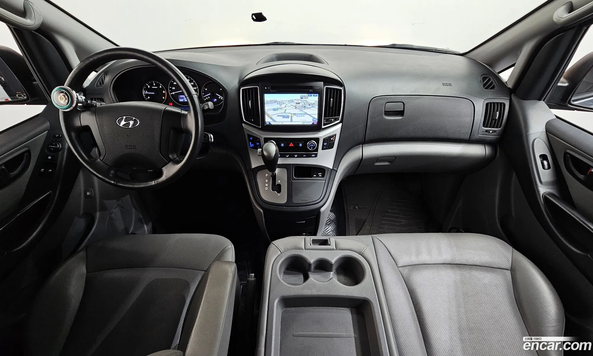 Hyundai Grand Starex 2018 — 32