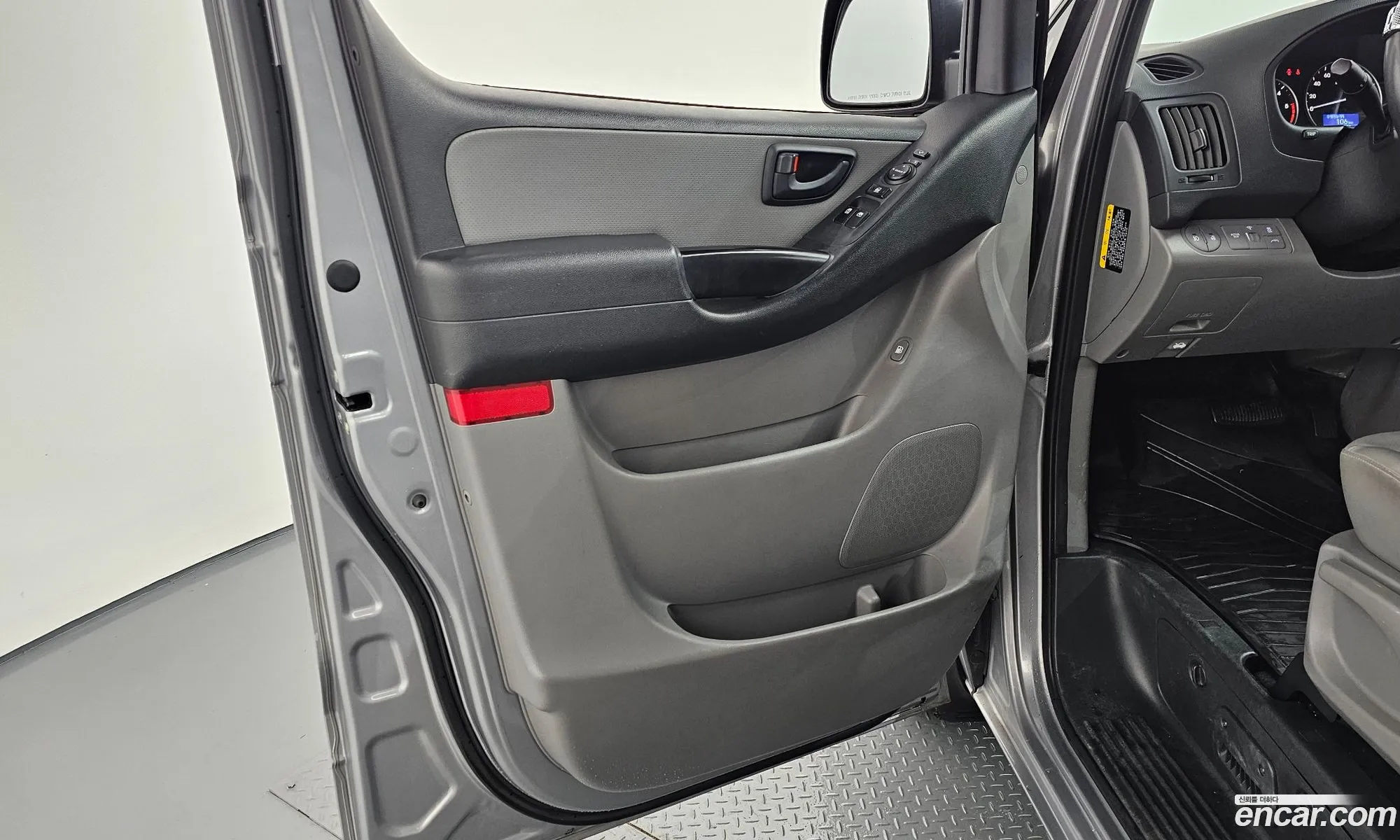 Hyundai Grand Starex 2018 — 31