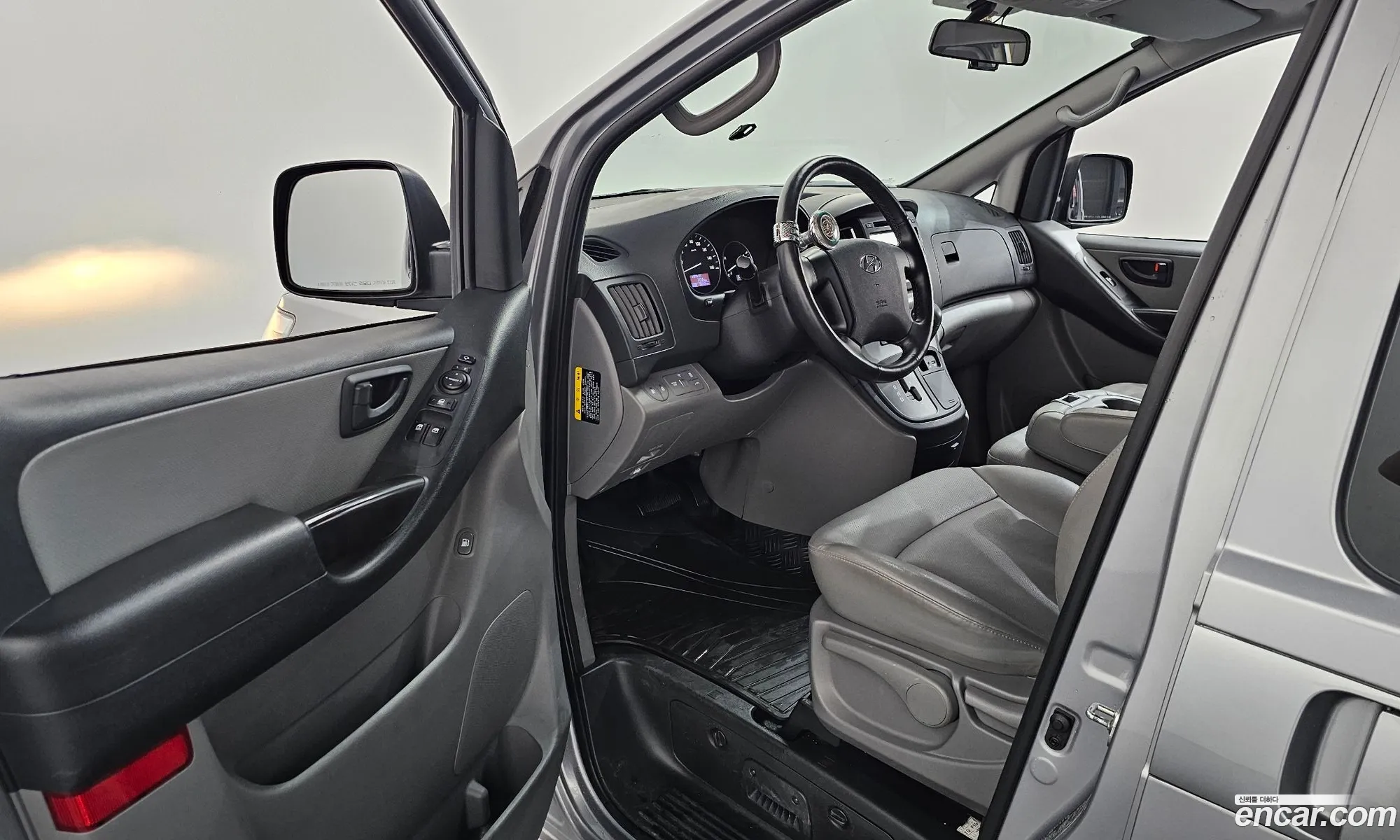 Hyundai Grand Starex 2018 — 18
