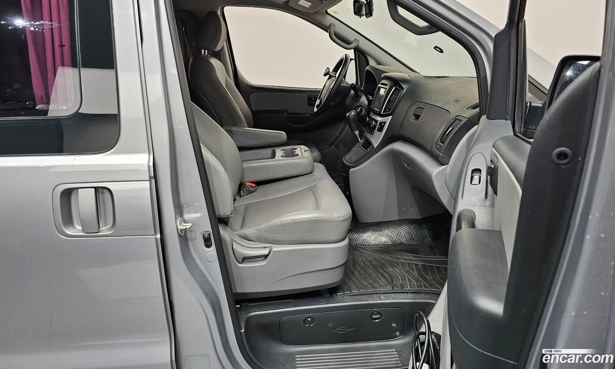 Hyundai Grand Starex 2018 — 33