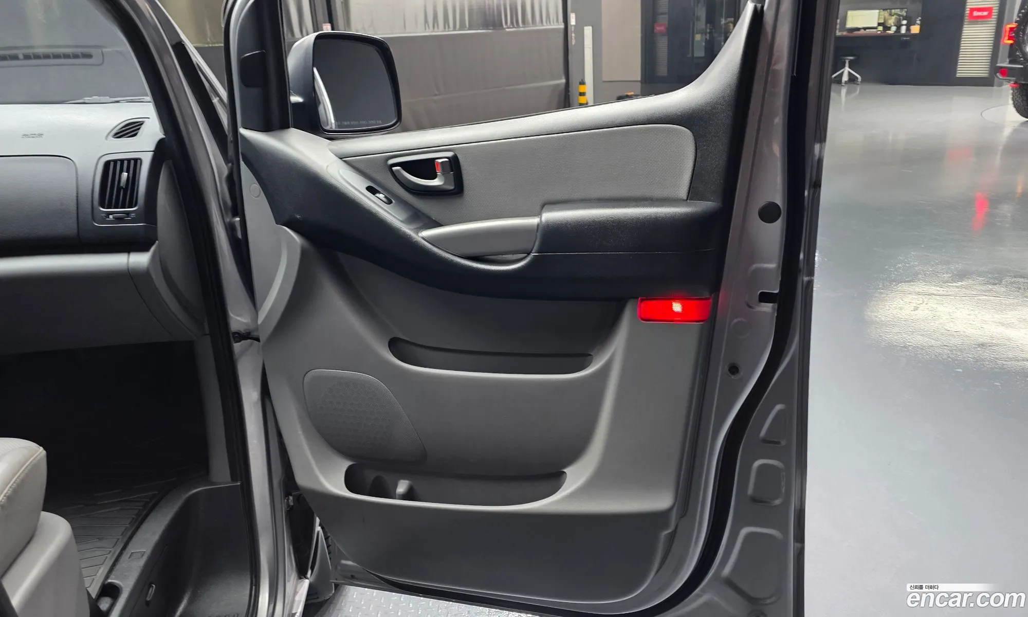 Hyundai Grand Starex 2018 — 24