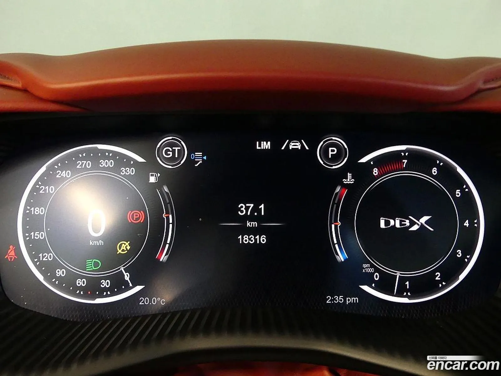 Aston Martin DBX 2022 — 17