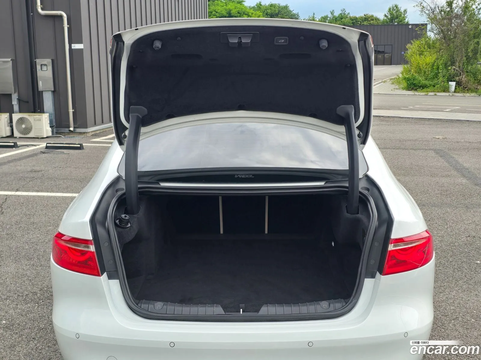 Jaguar XF 2019 — 19