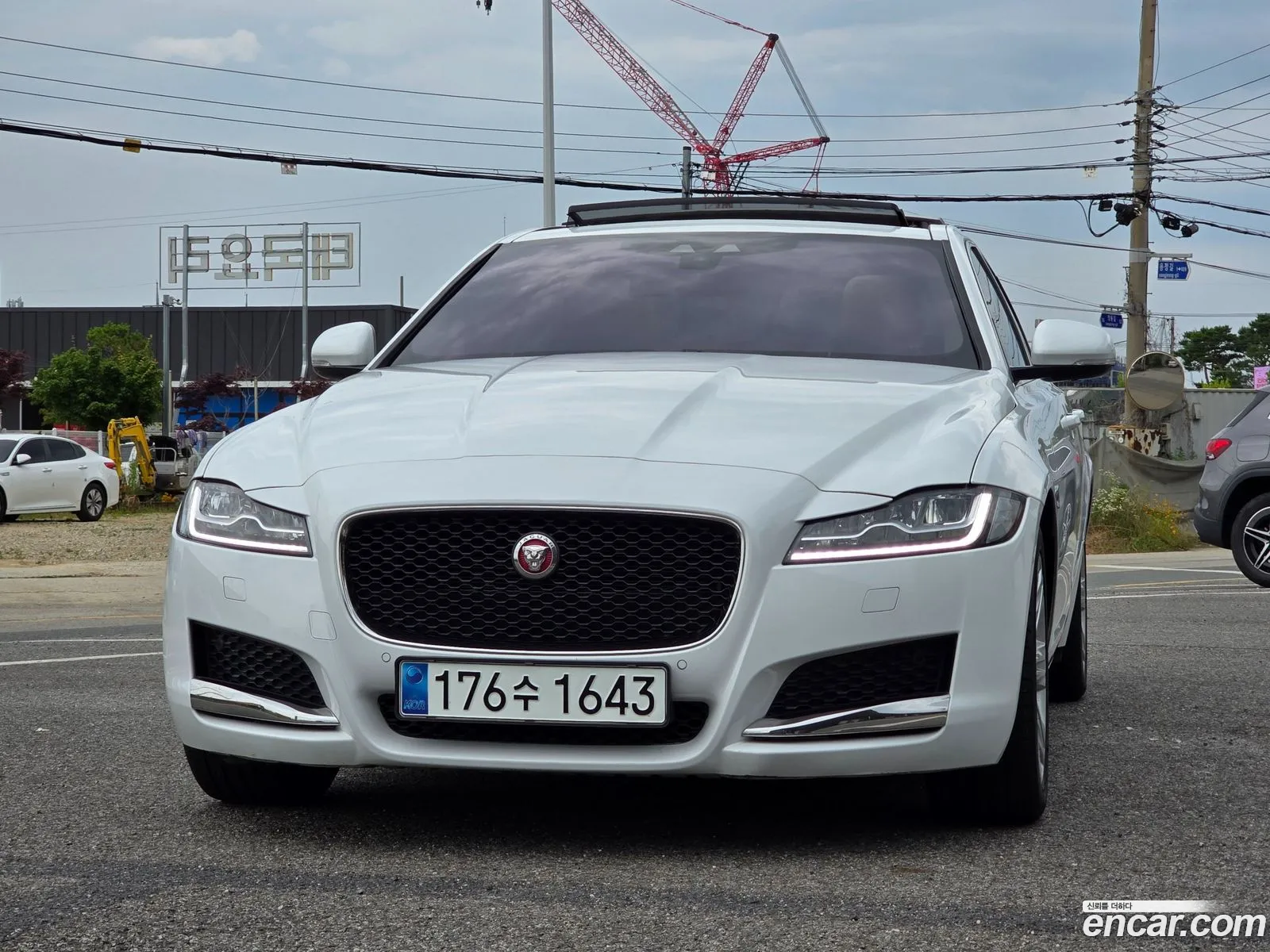 Jaguar XF 2019 — 16
