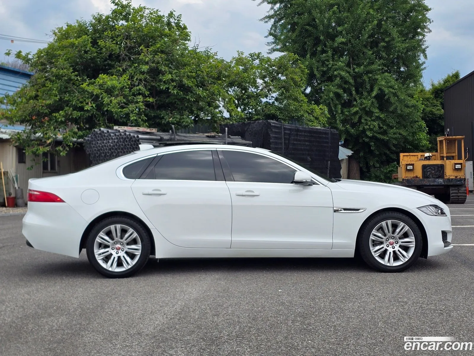 Jaguar XF 2019 — 15
