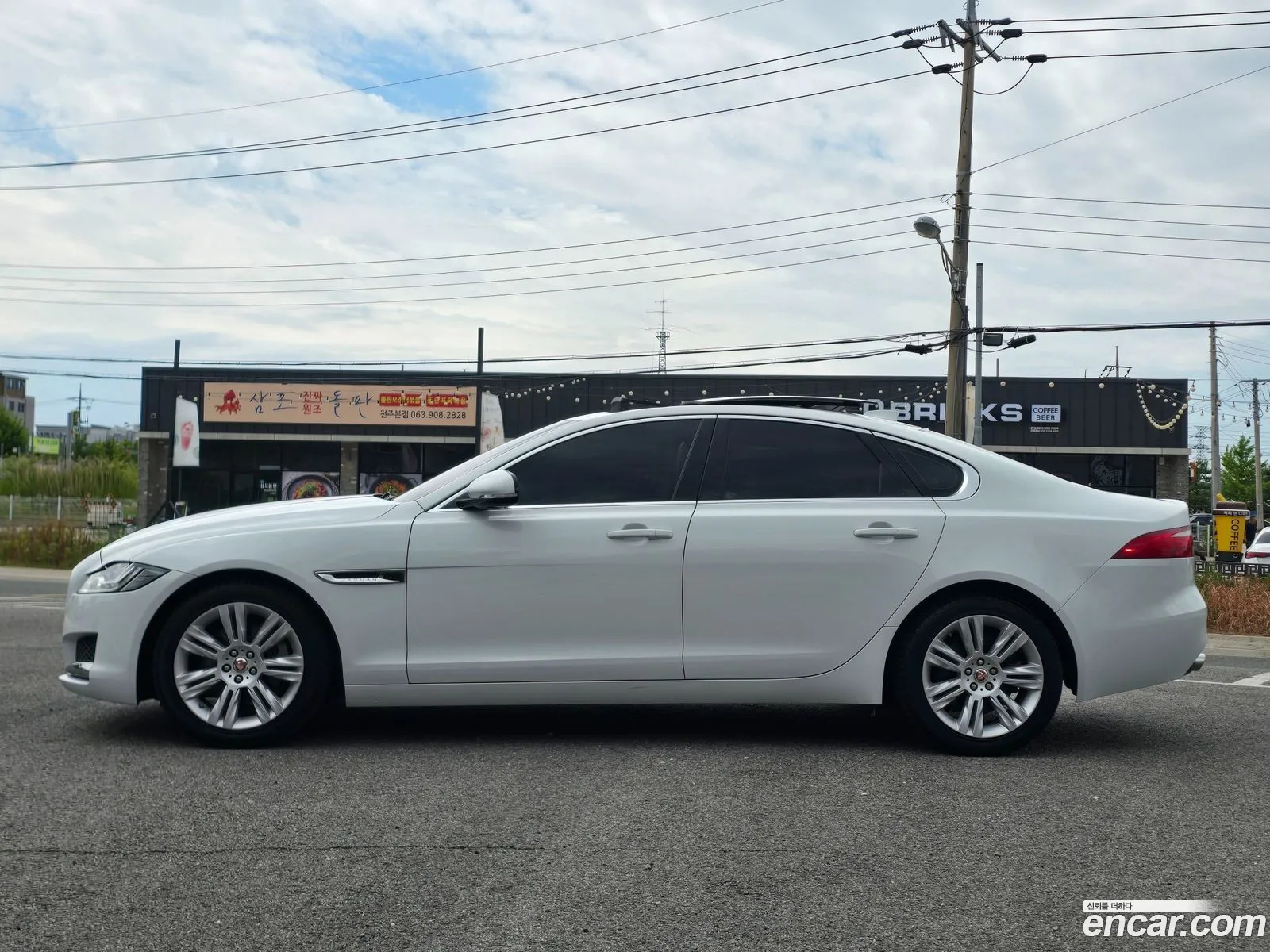 Jaguar XF 2019 — 7