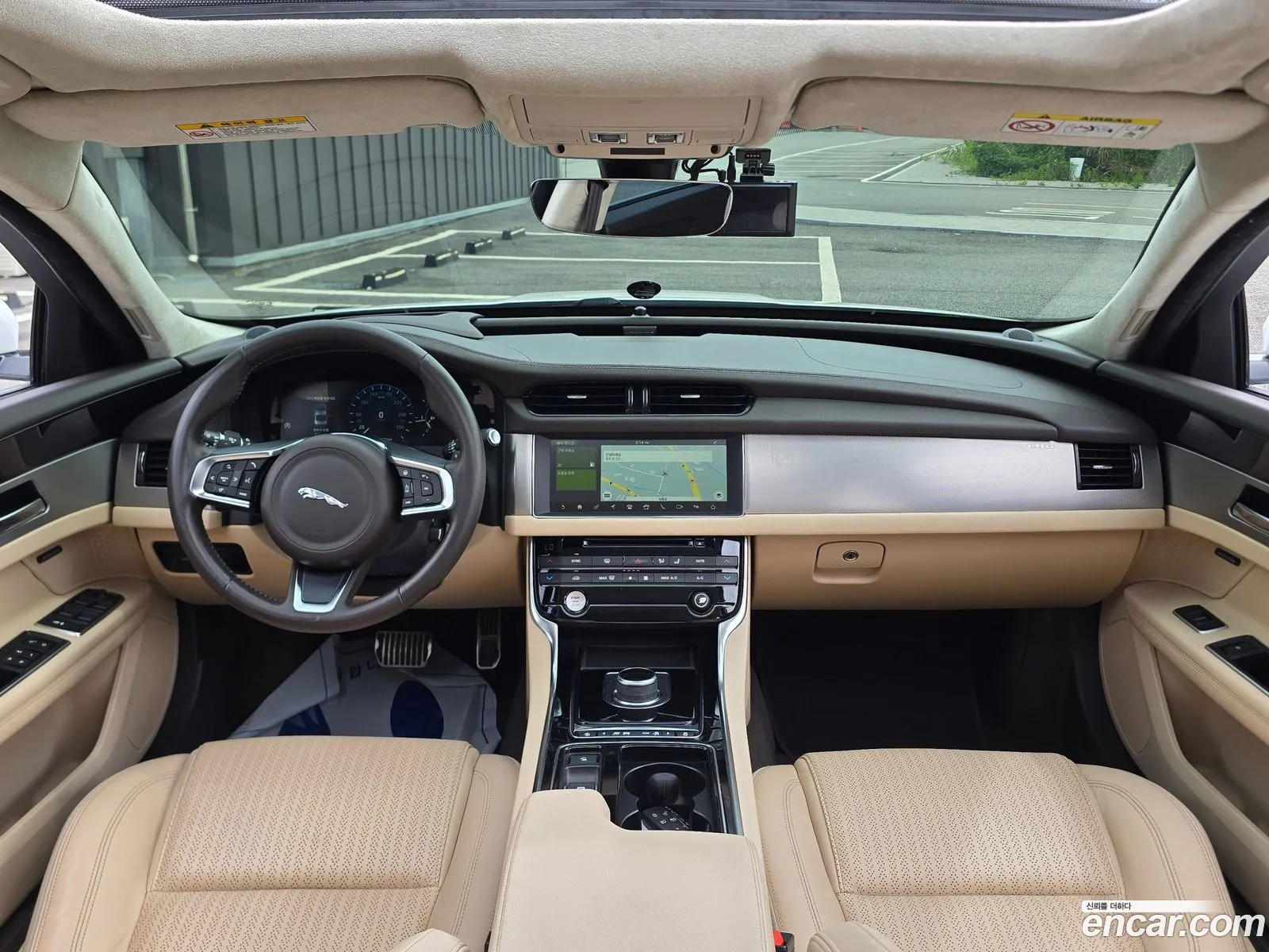 Jaguar XF 2019 — 13