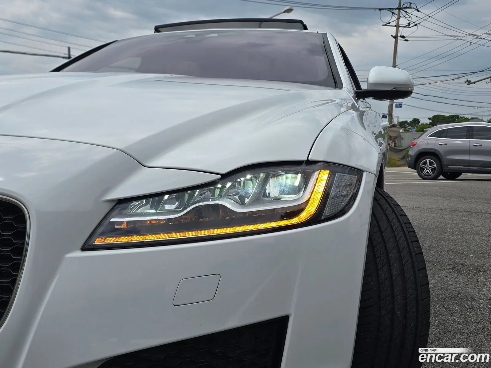Jaguar XF 2019 — 10