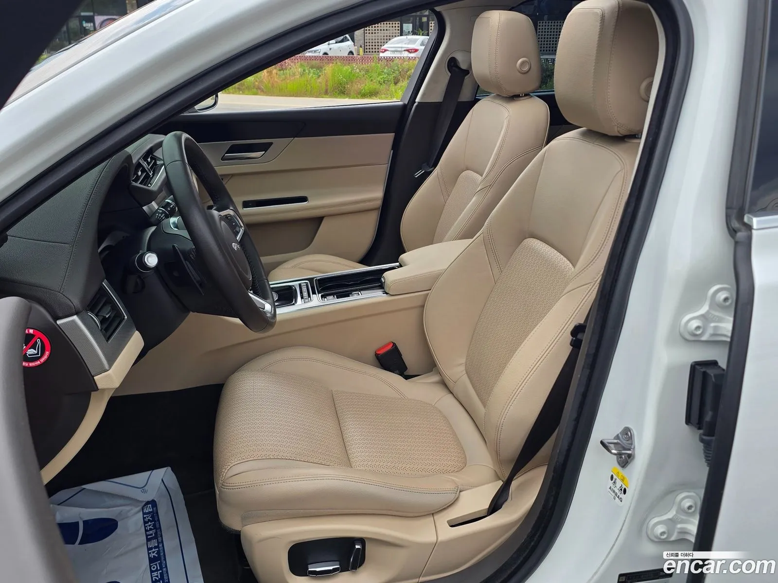 Jaguar XF 2019 — 8