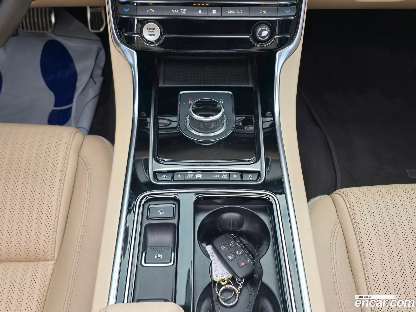 Jaguar XF 2019 — 12