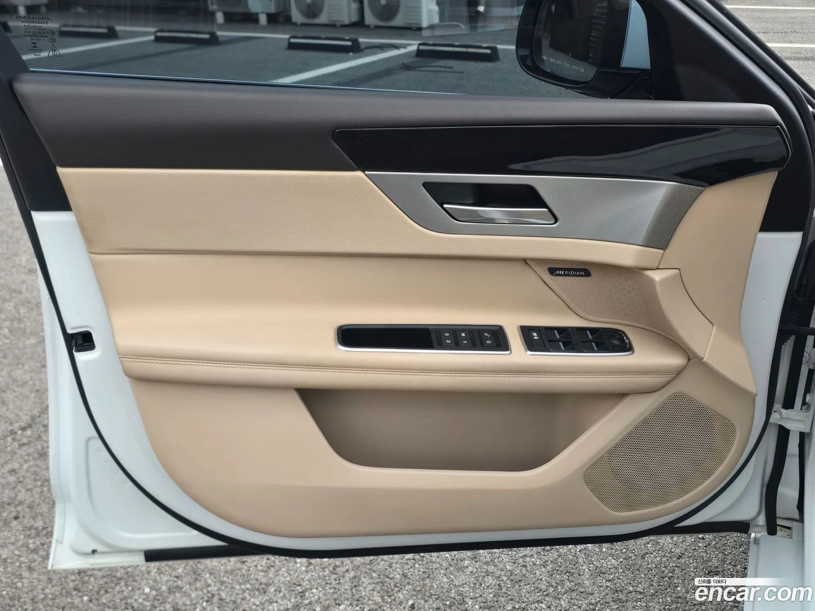 Jaguar XF 2019 — 11