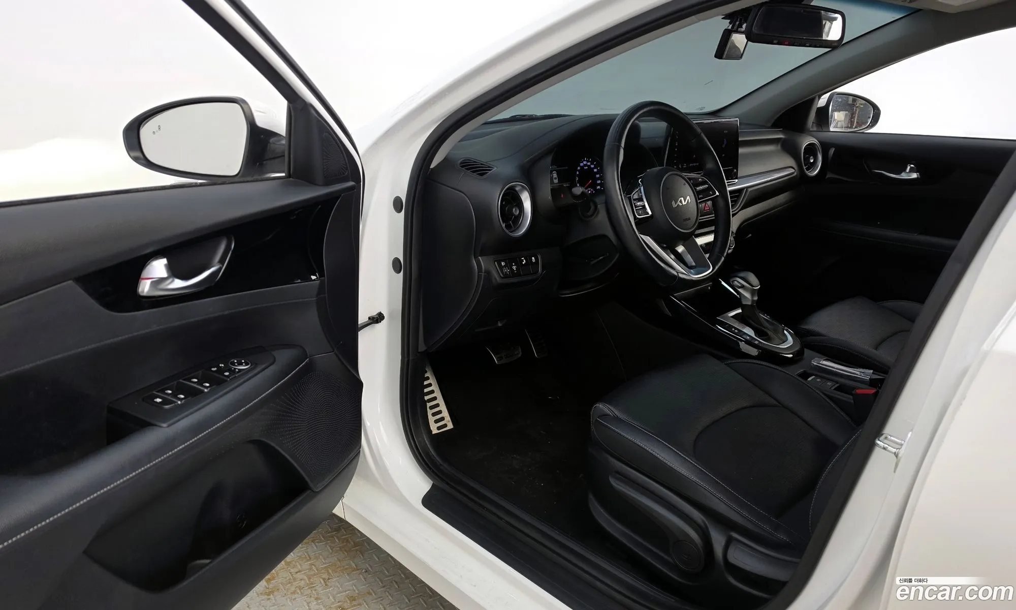 Kia K3 2023 — 18