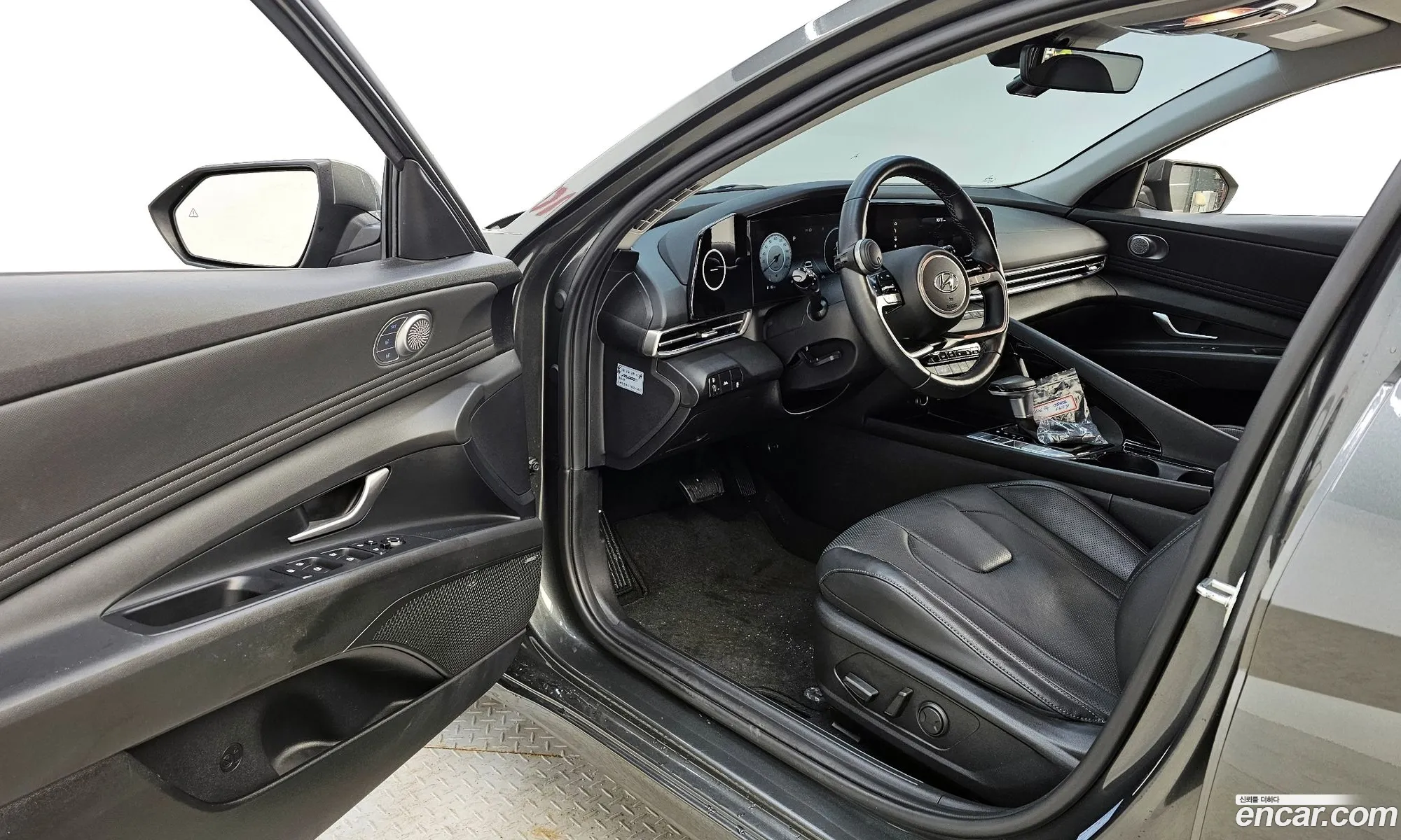 Hyundai Elantra 2022 — 17