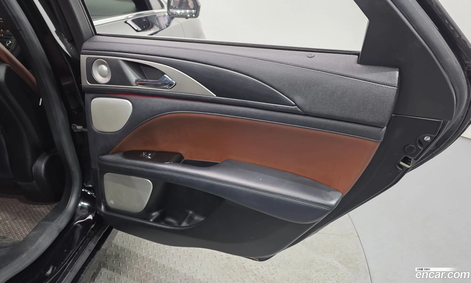 Lincoln MKZ 2017 3LN6L5MU6HR656741 — 4